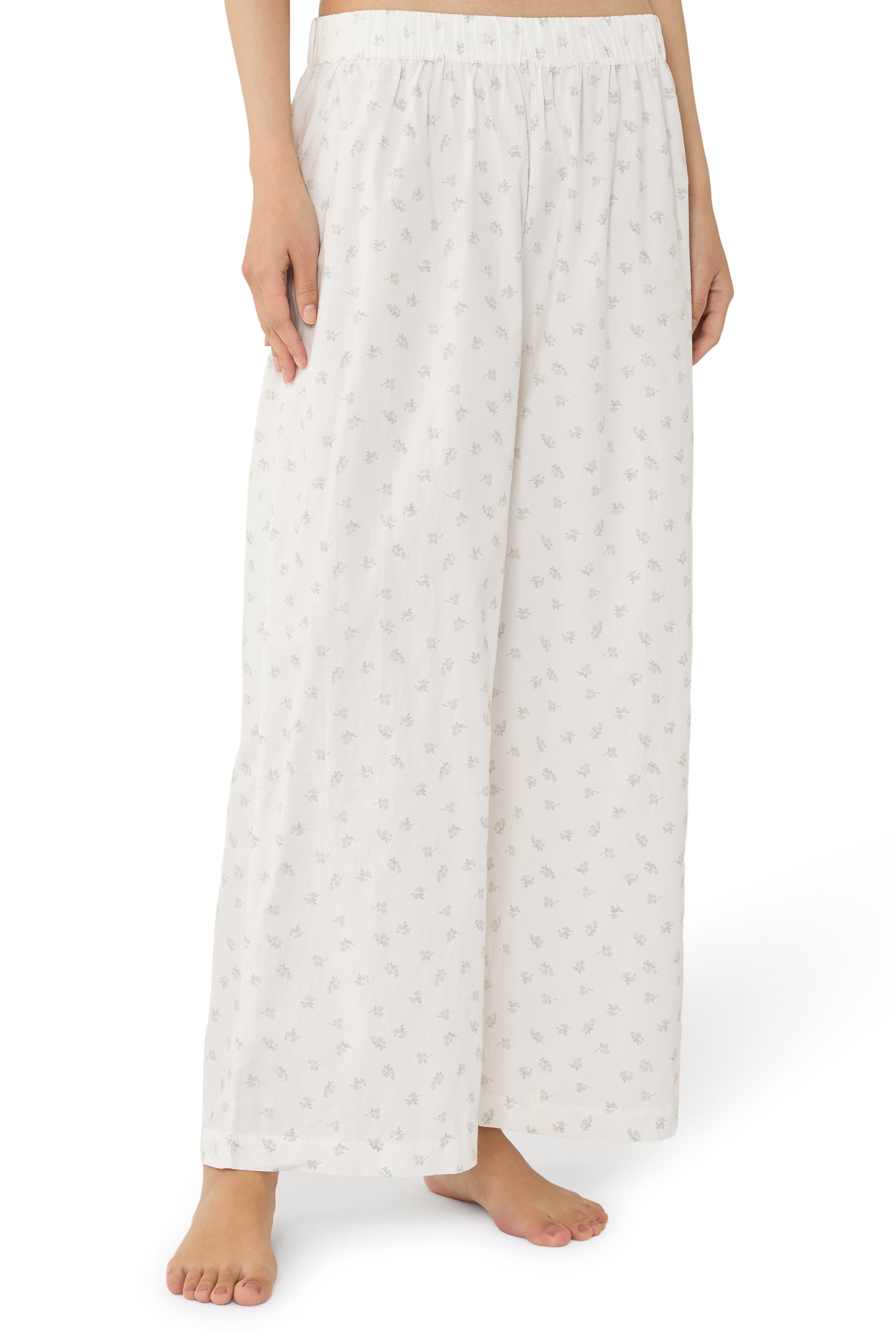 طقم بيجامة بأكتاف منخفضة وأربطة ونقشة قطن