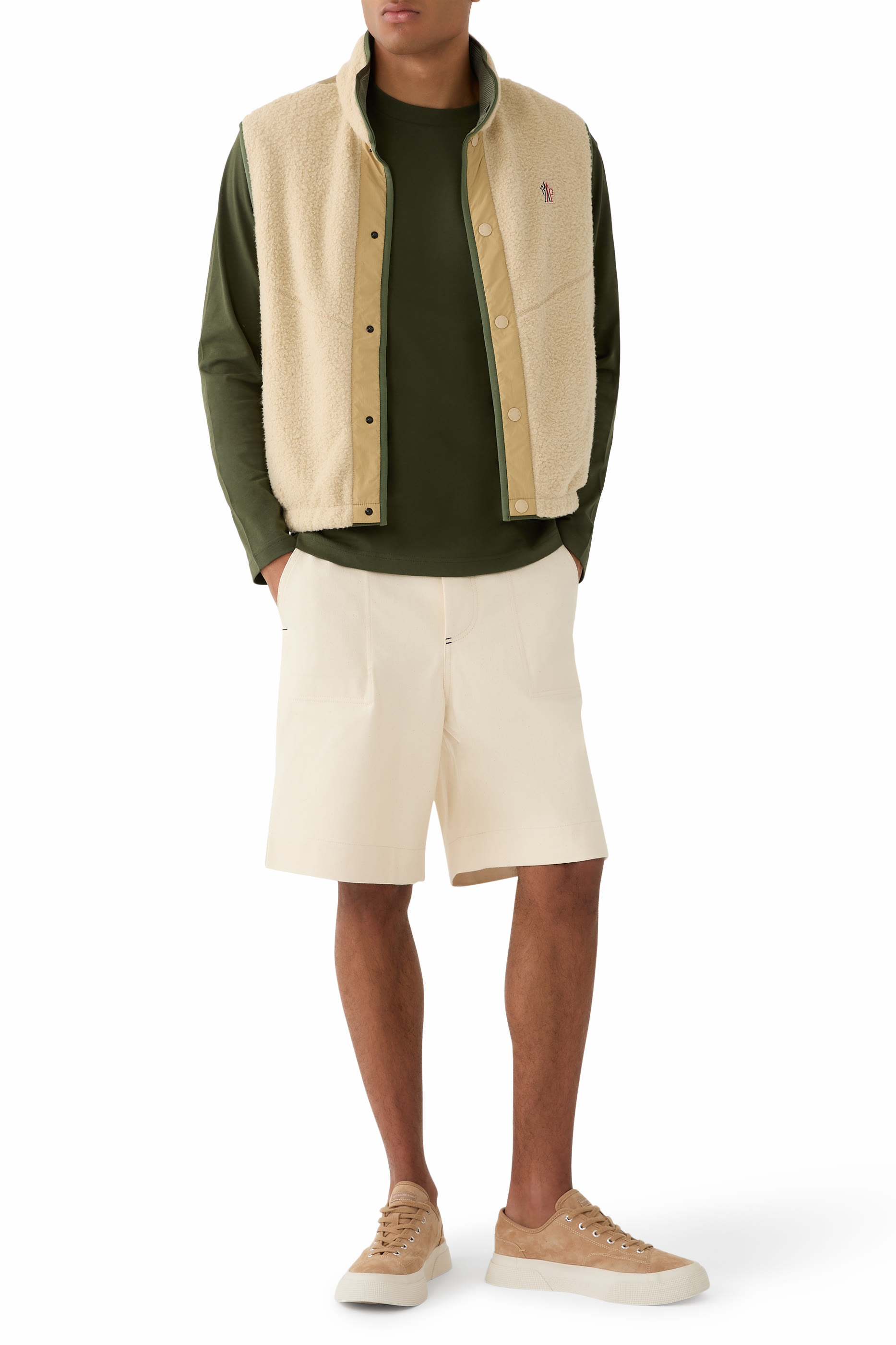 فيست بأزرار وشعار الماركة