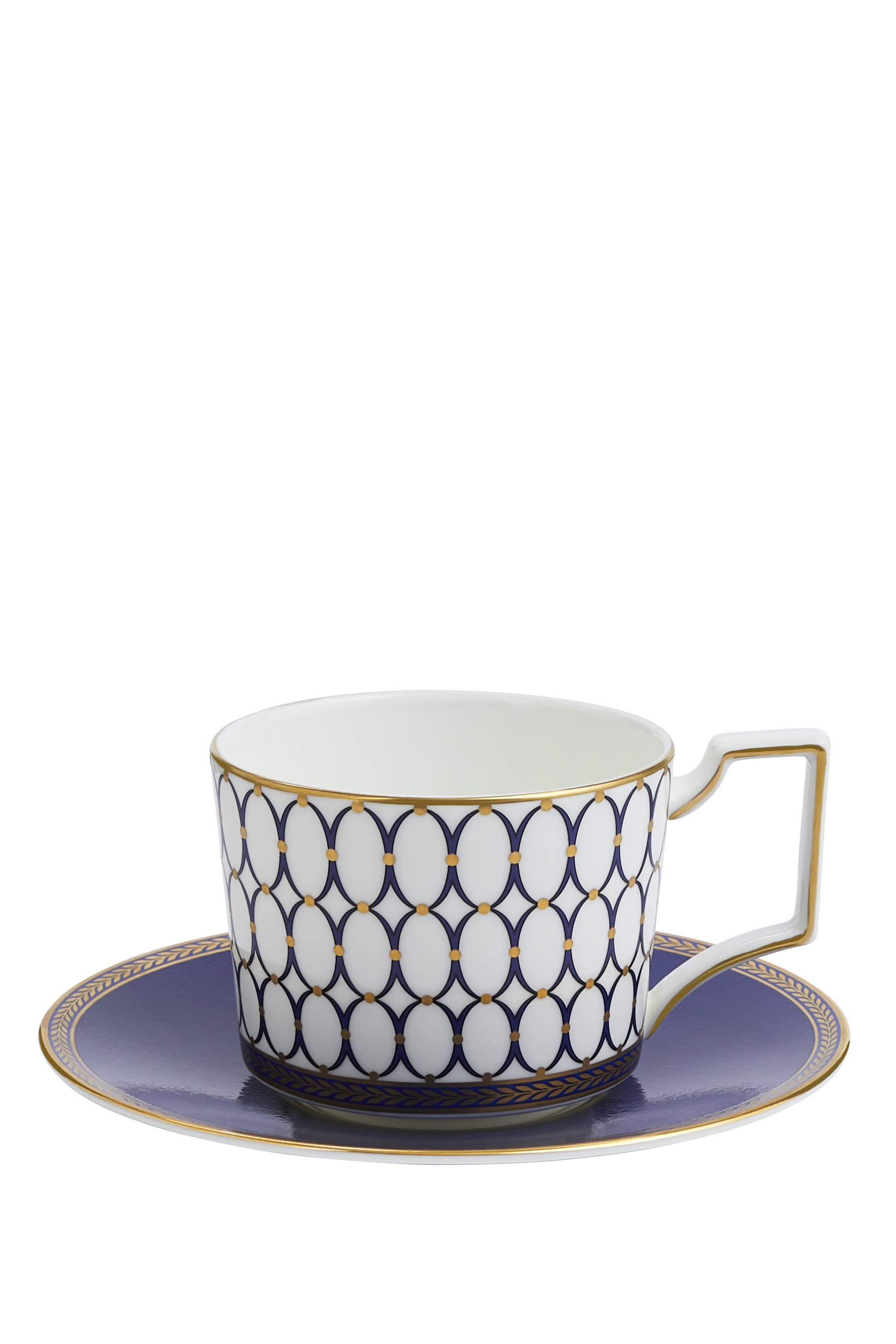 فنجان قهوة وطبق رينايسنس