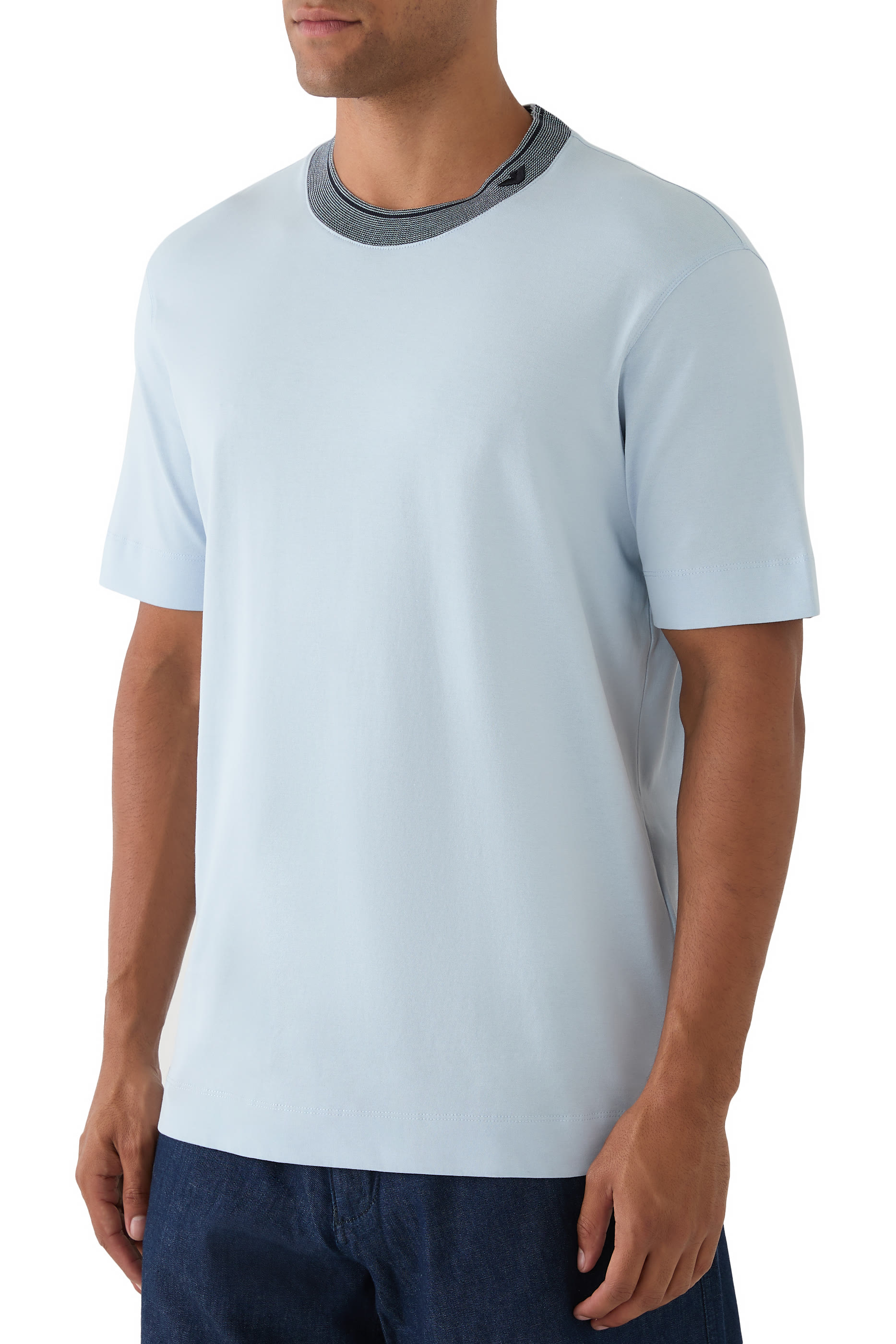 تيشيرت بأكمام قصيرة