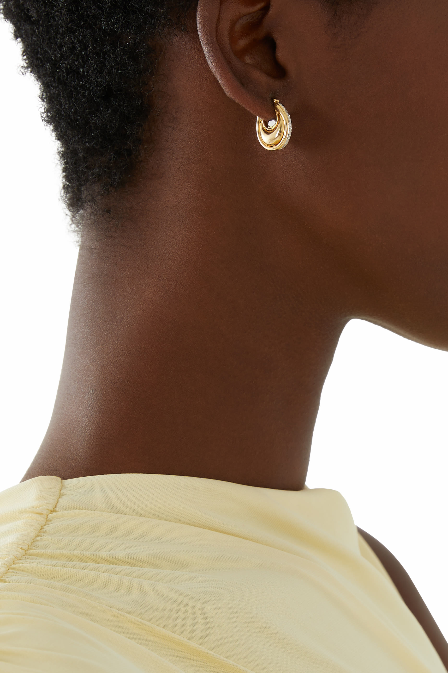 أقراط ديانا صغيرة مرصعة بالماس ذهب أصفر عيار 18