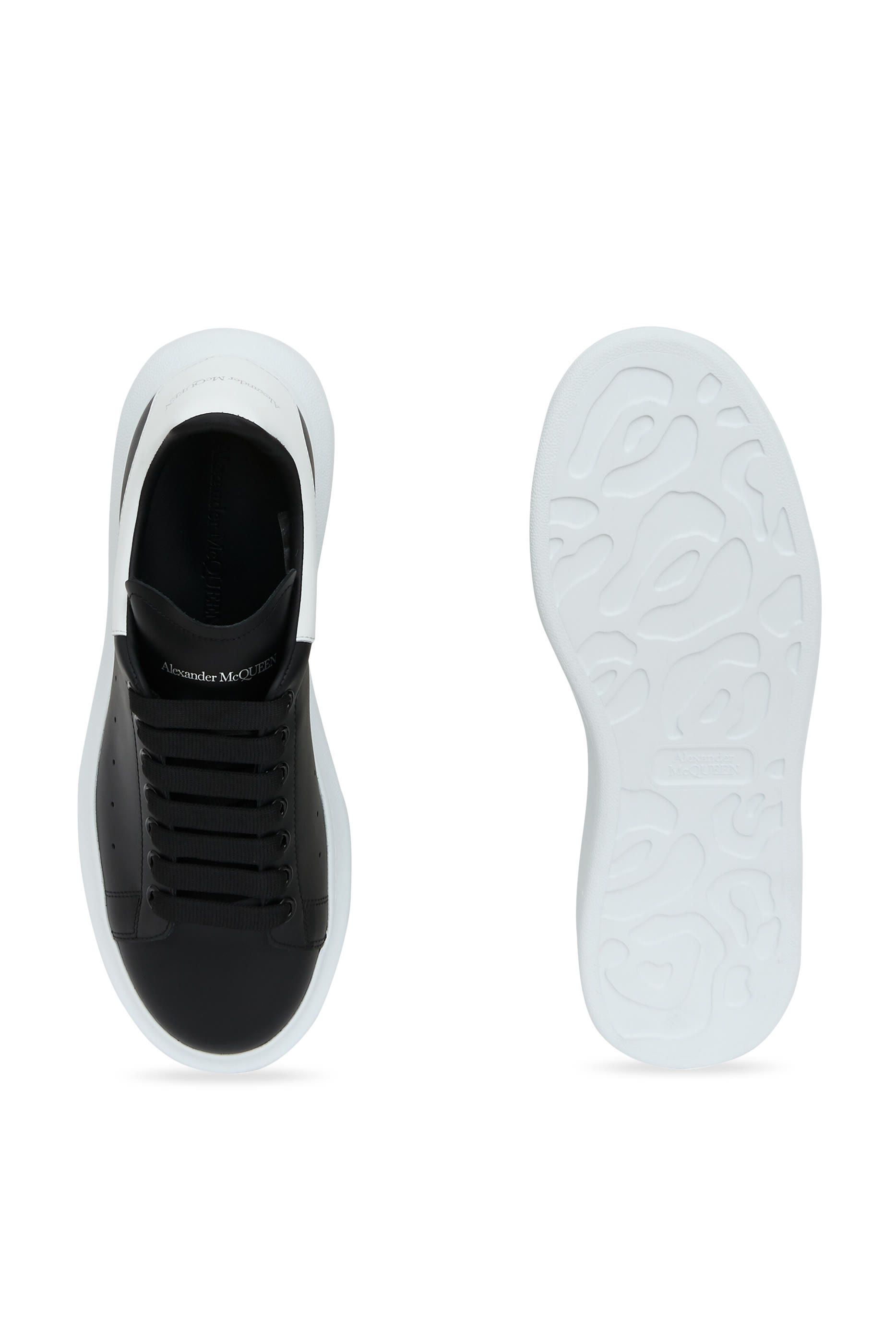 سنيكرز بنعل سميك