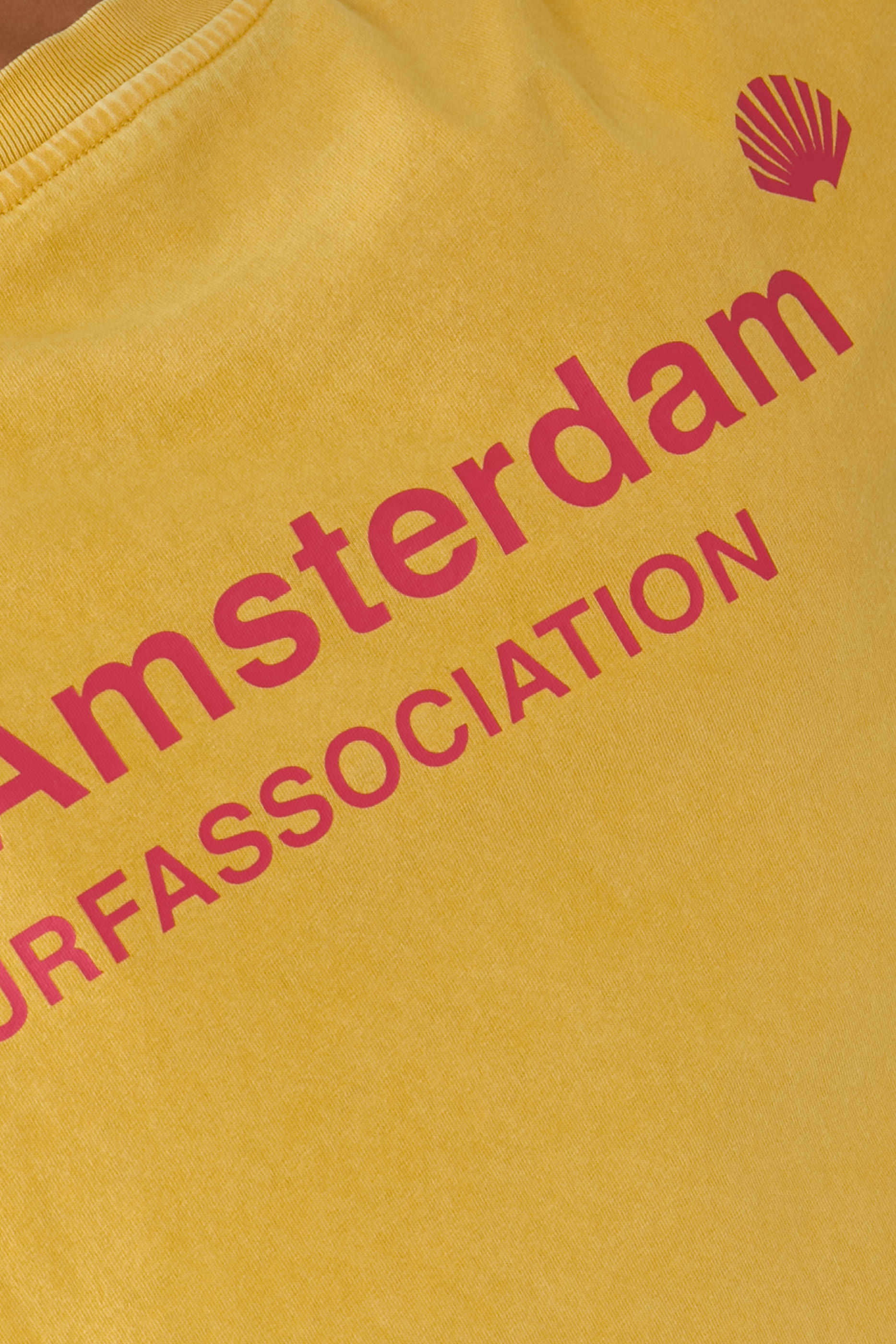 تيشيرت بشعار الماركة