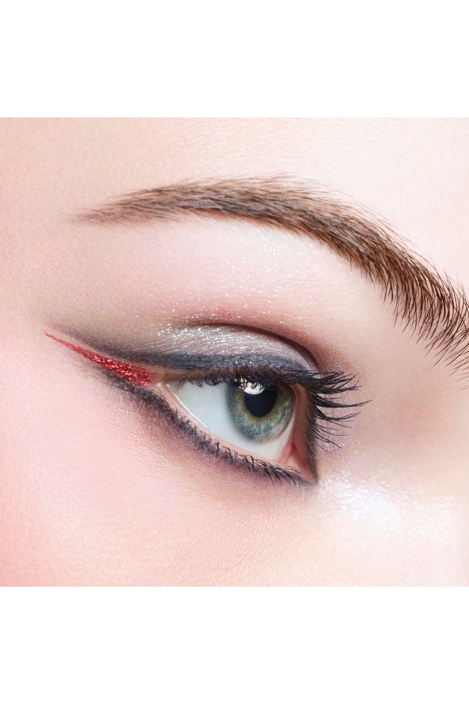 مساكارا Noir Allure الكل في واحد: للتكثيف، التطول، التجعيد والتحديد 