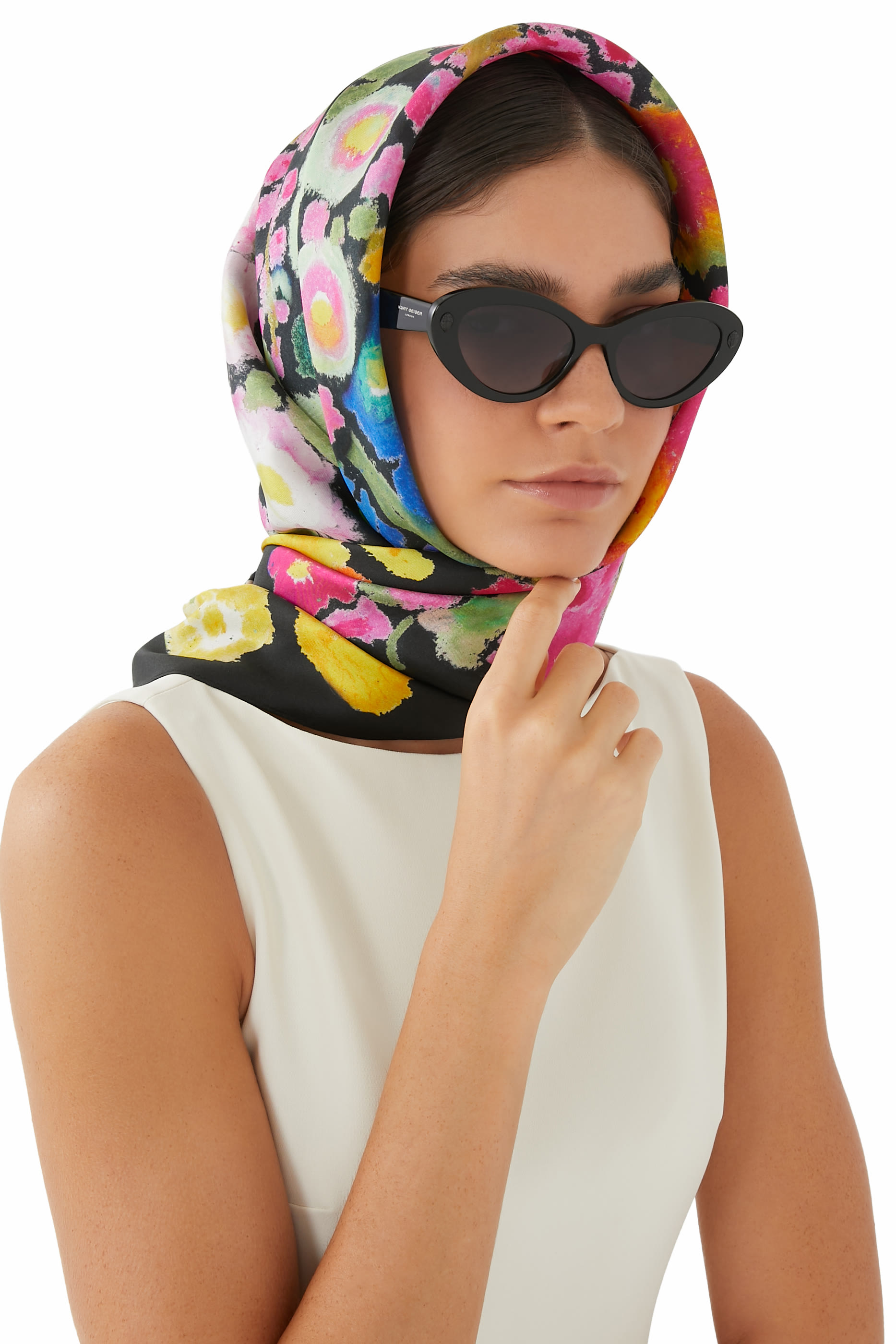 وشاح بتصميم مربع