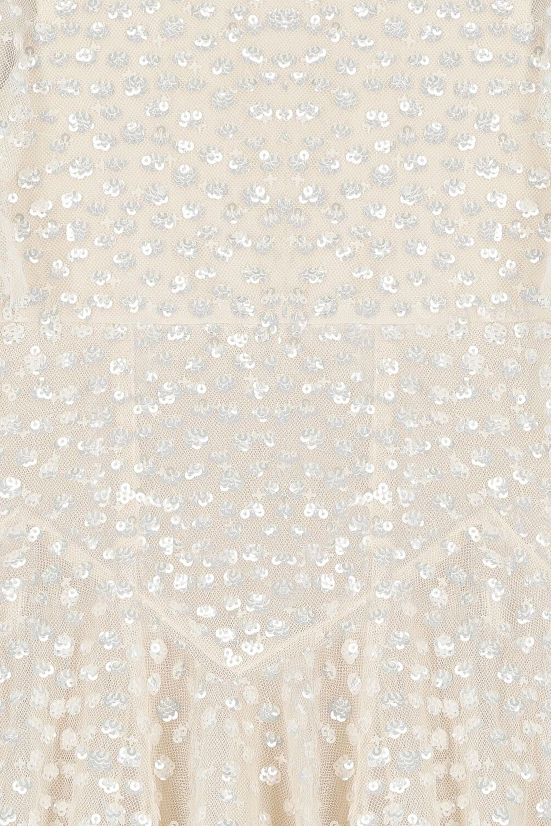 فستان قصير بكاب مزين بترتر متدرج