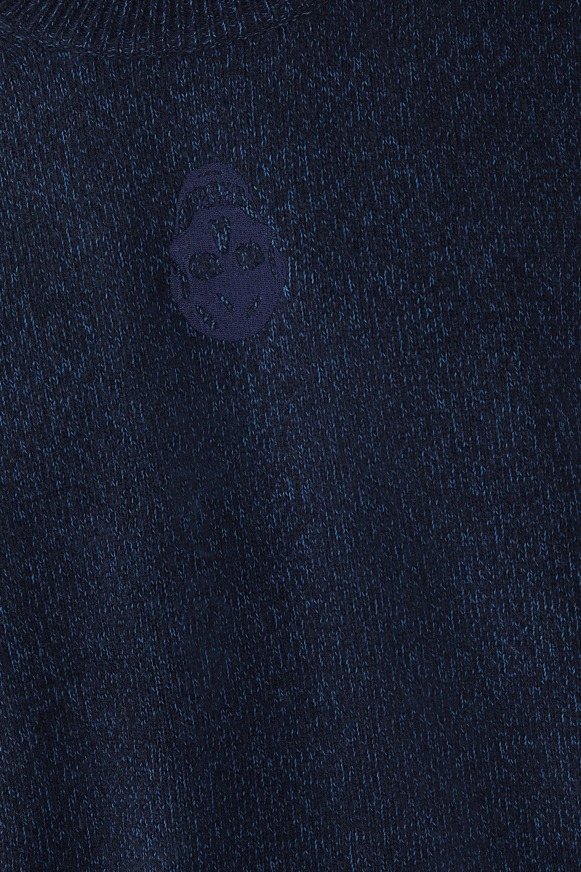 كنزة بطبعات جمجمة