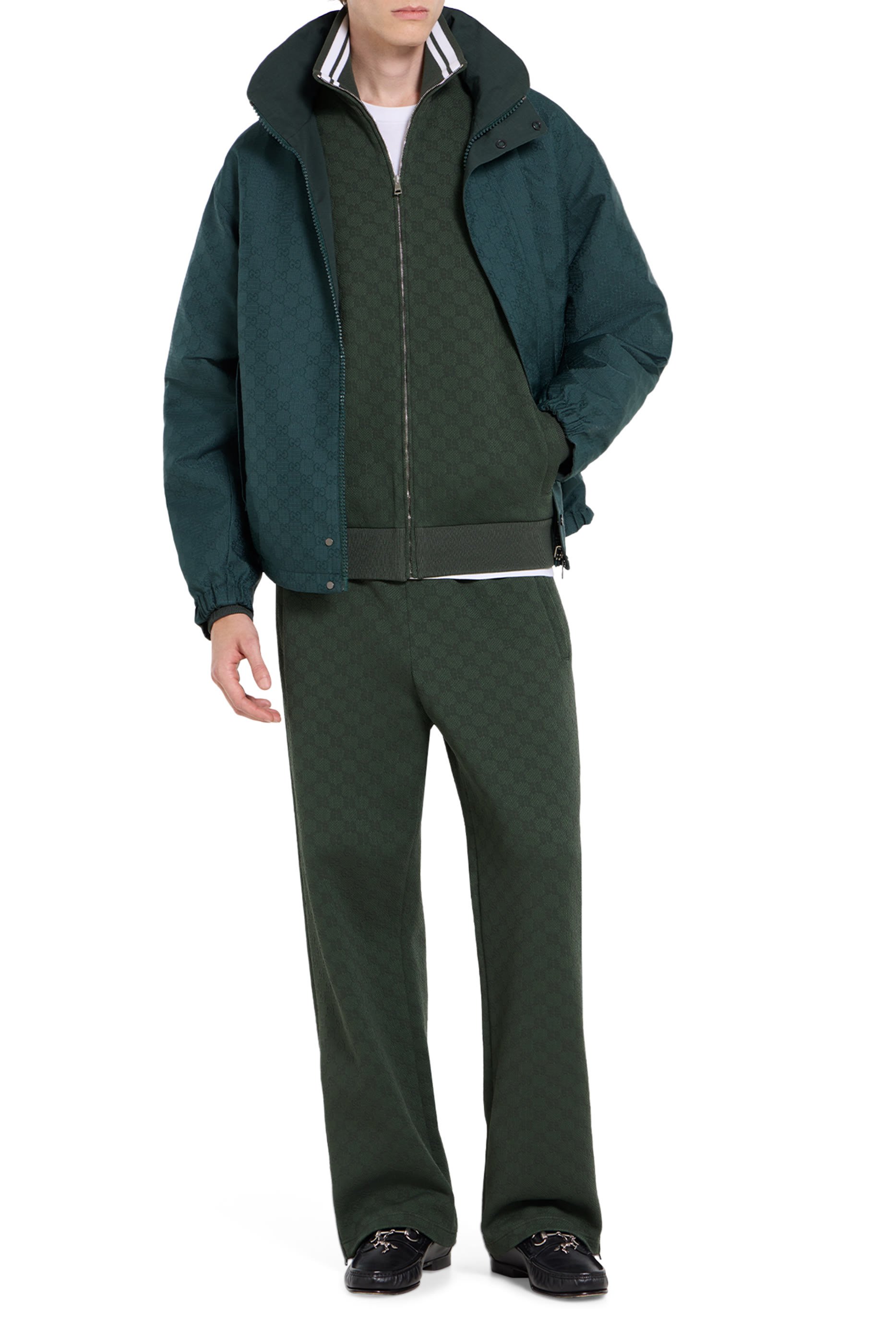 جاكيت بسحاب وشعار الماركة جيرسيه معالج 