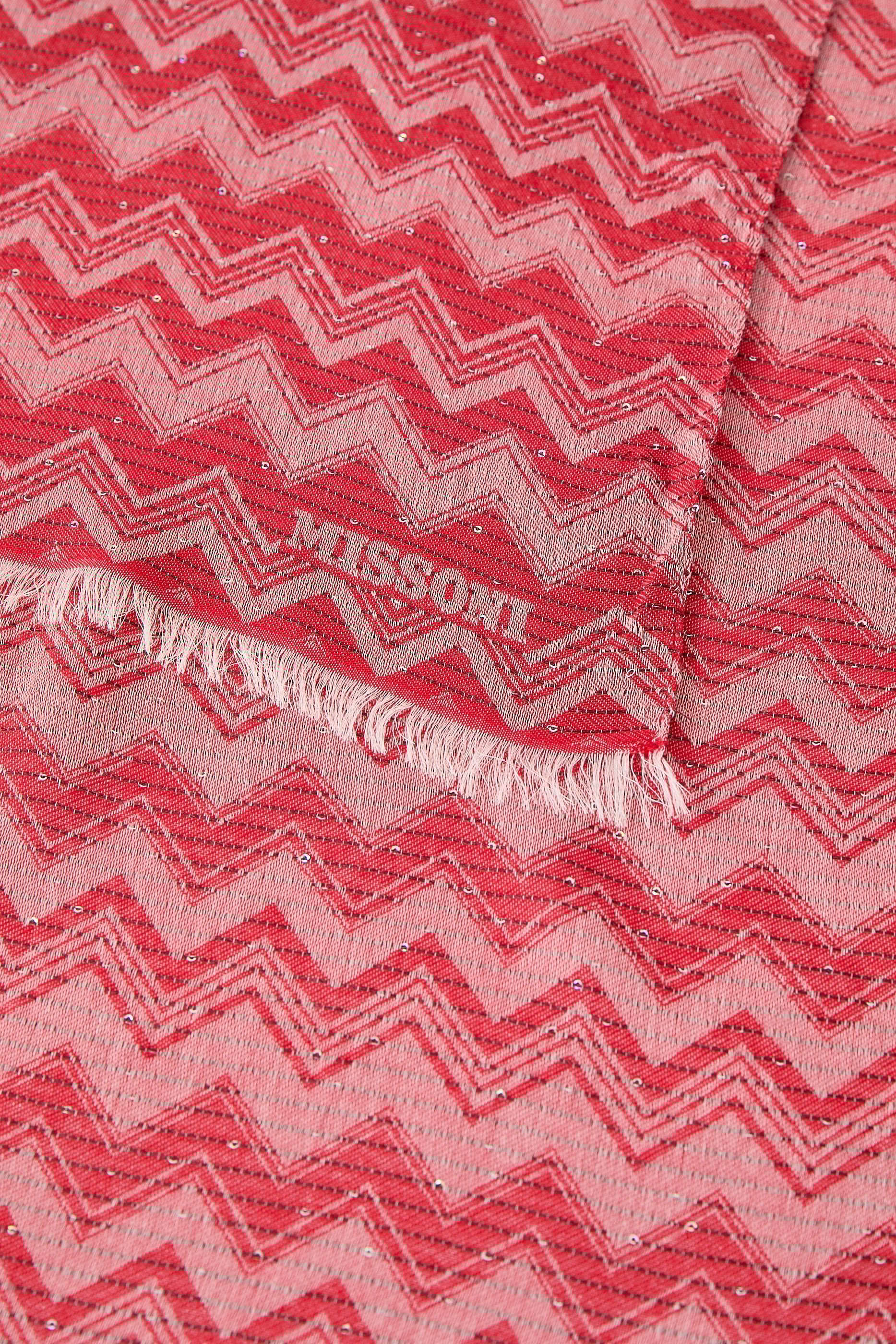 وشاح بنقشة خطوط شيفرون