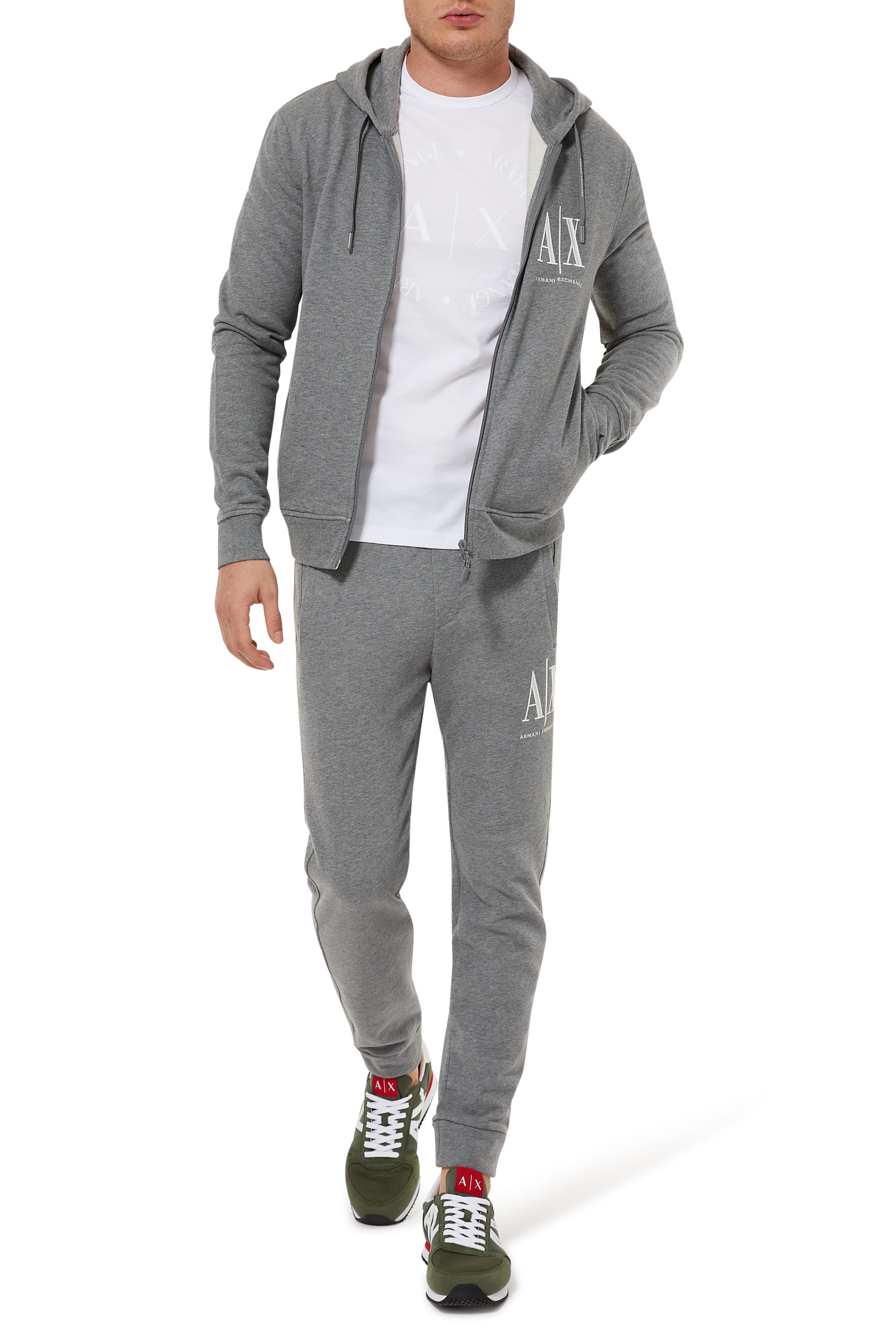 تي شيرت بشعار الماركة بتصميم دائري بنفس اللون