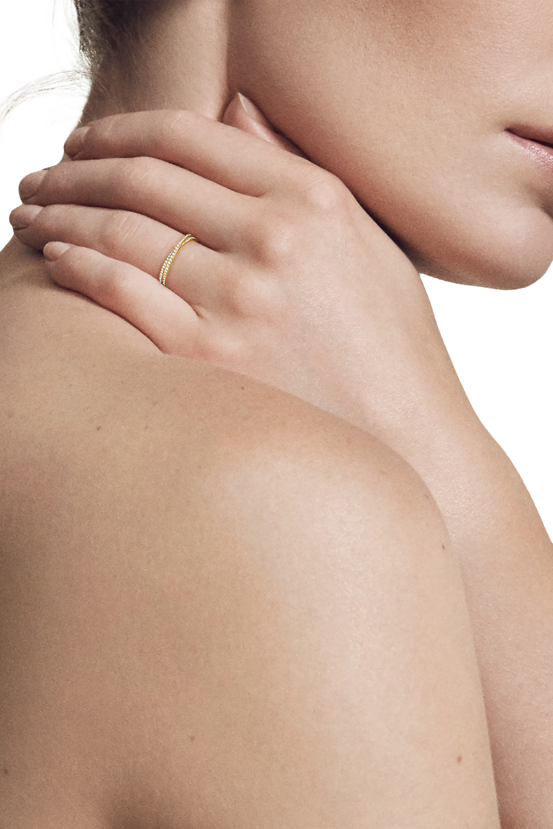 خاتم بحلقة بتصميم متقاطع مرصع بالماس ذهب عيار 18