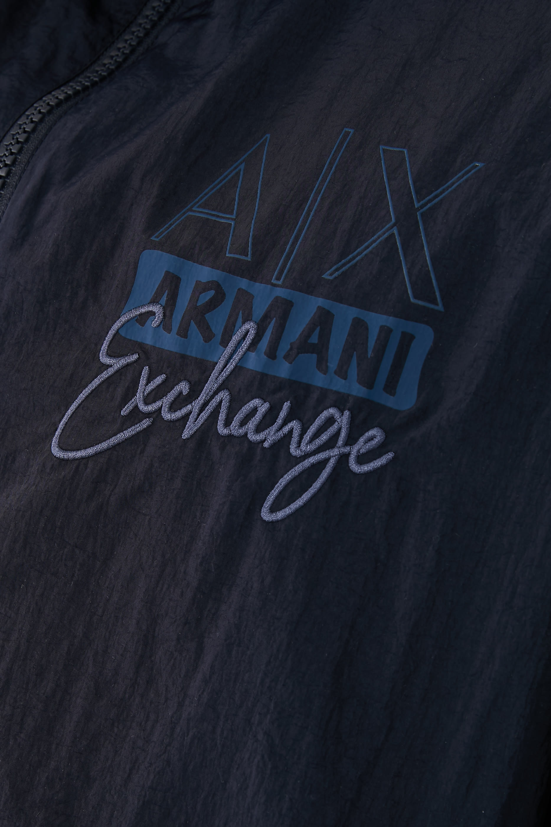 جاكيت ديجيتل ديزرت بتصميم وجهين وشعار الماركة