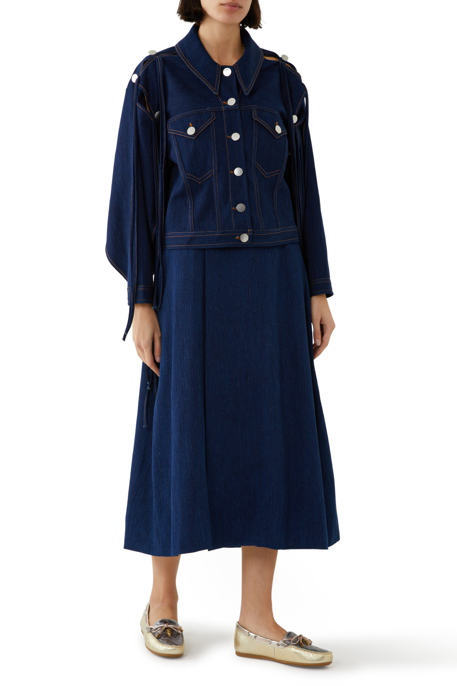 حذاء سهل الإرتداء بحلية بشعار الماركة