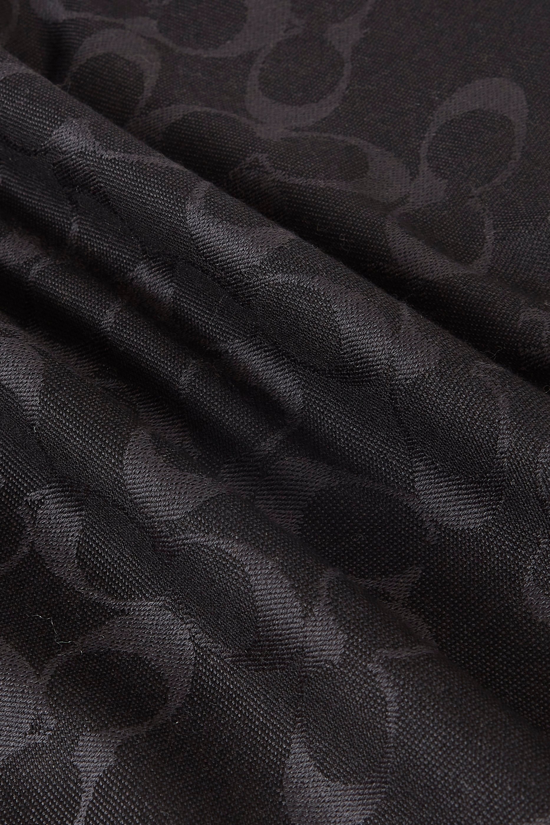 وشاح بشعار الماركة