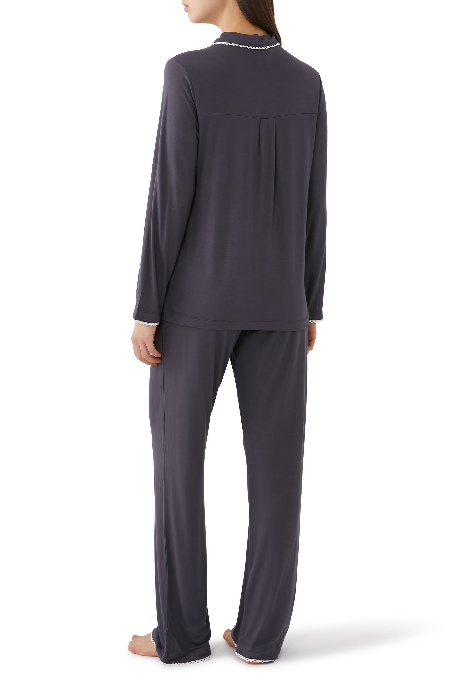 طقم بيجامة كلاسيكي بحواف محاكة جيرسيه