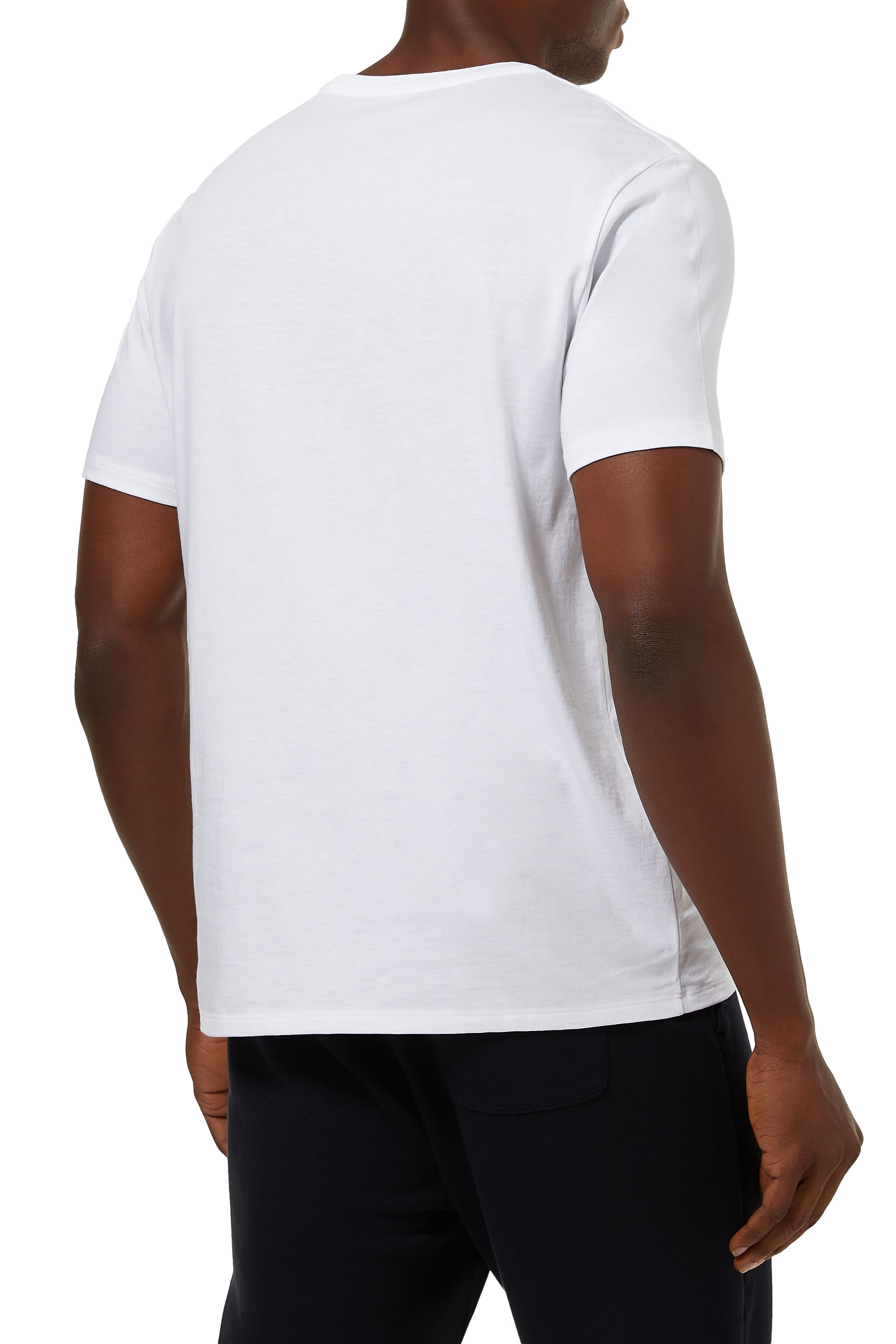 تي شيرت بفتحة رقبة مستديرة