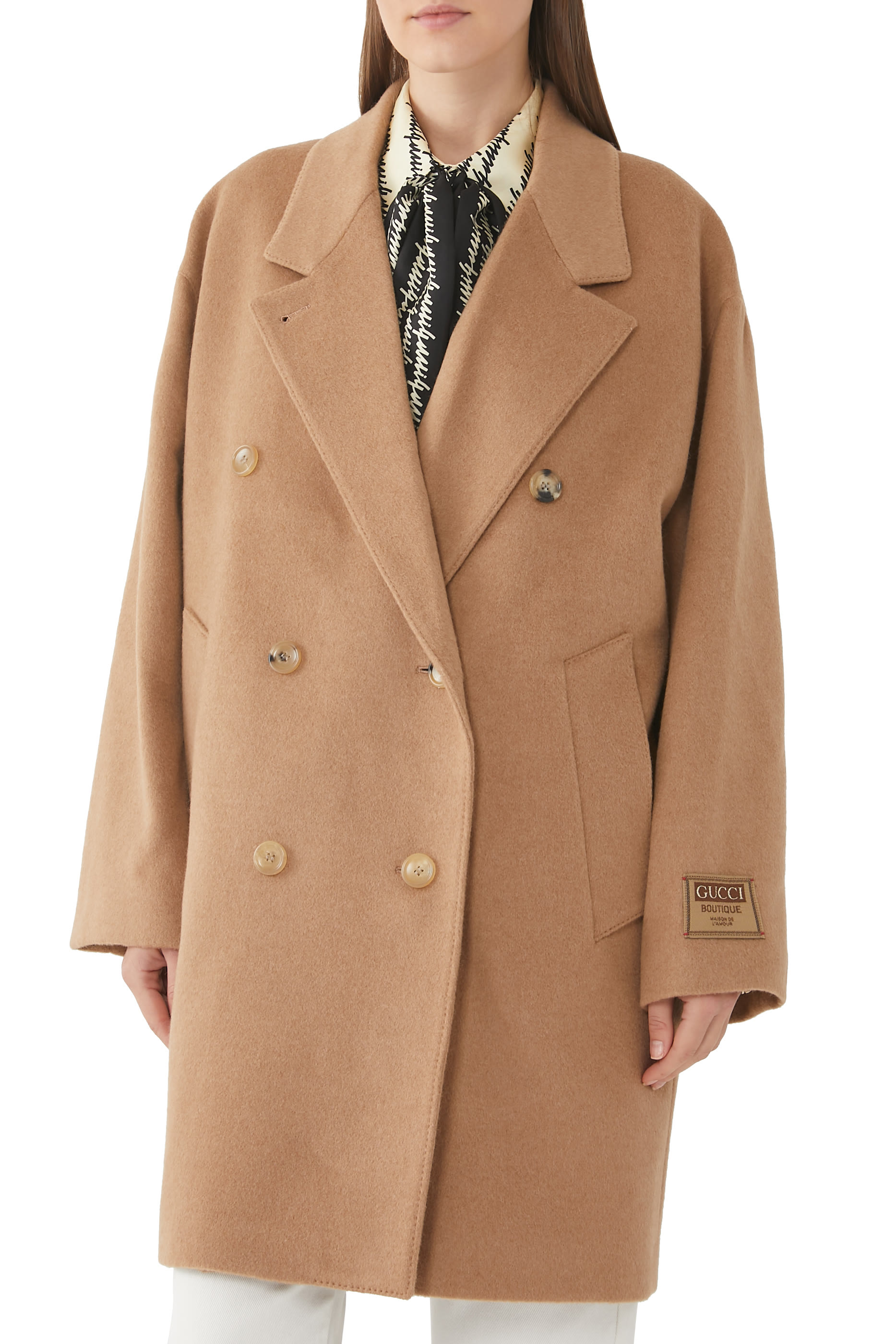 معطف بلون بني وشعار الماركة المطرز