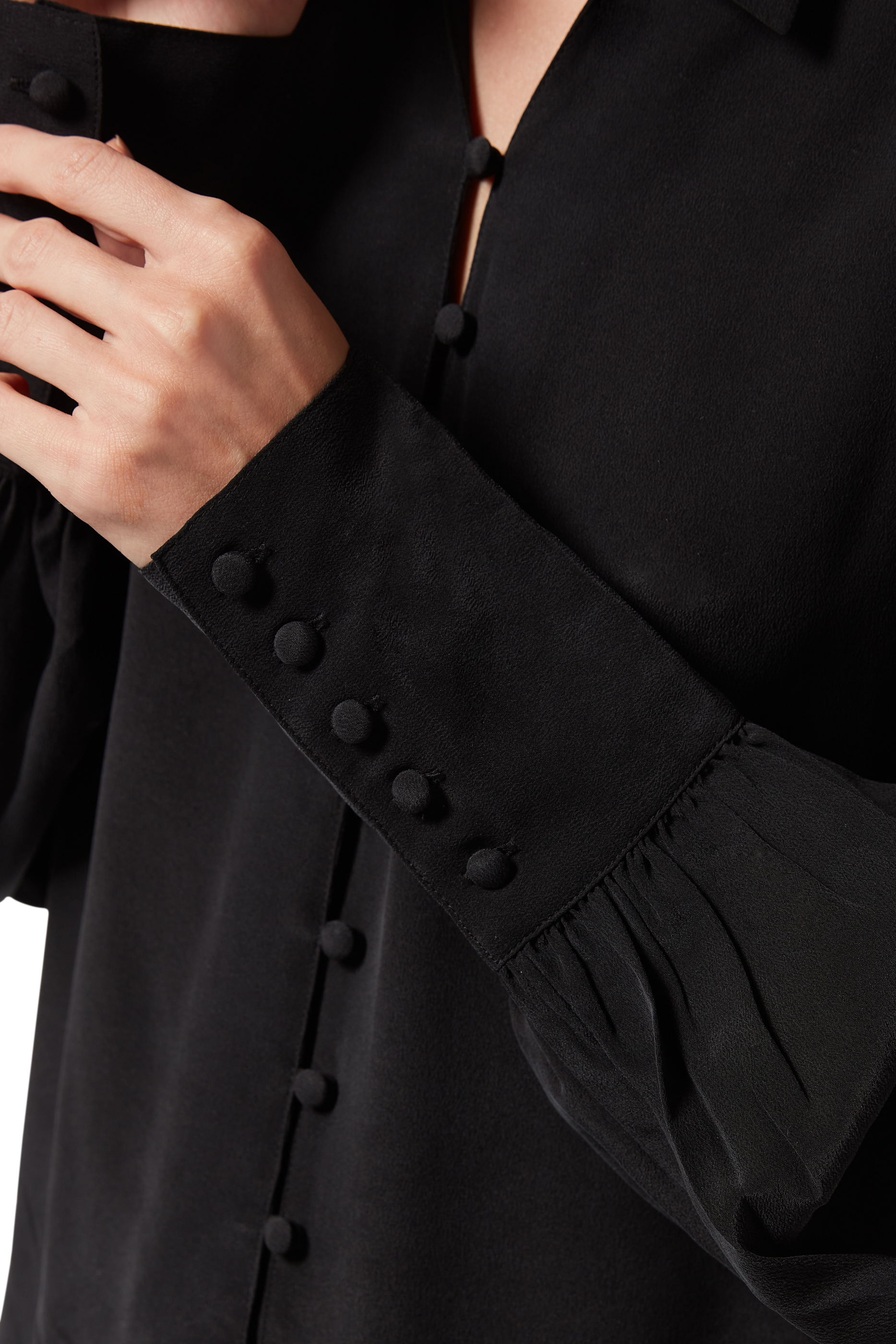 بلوزة ناعومي حرير