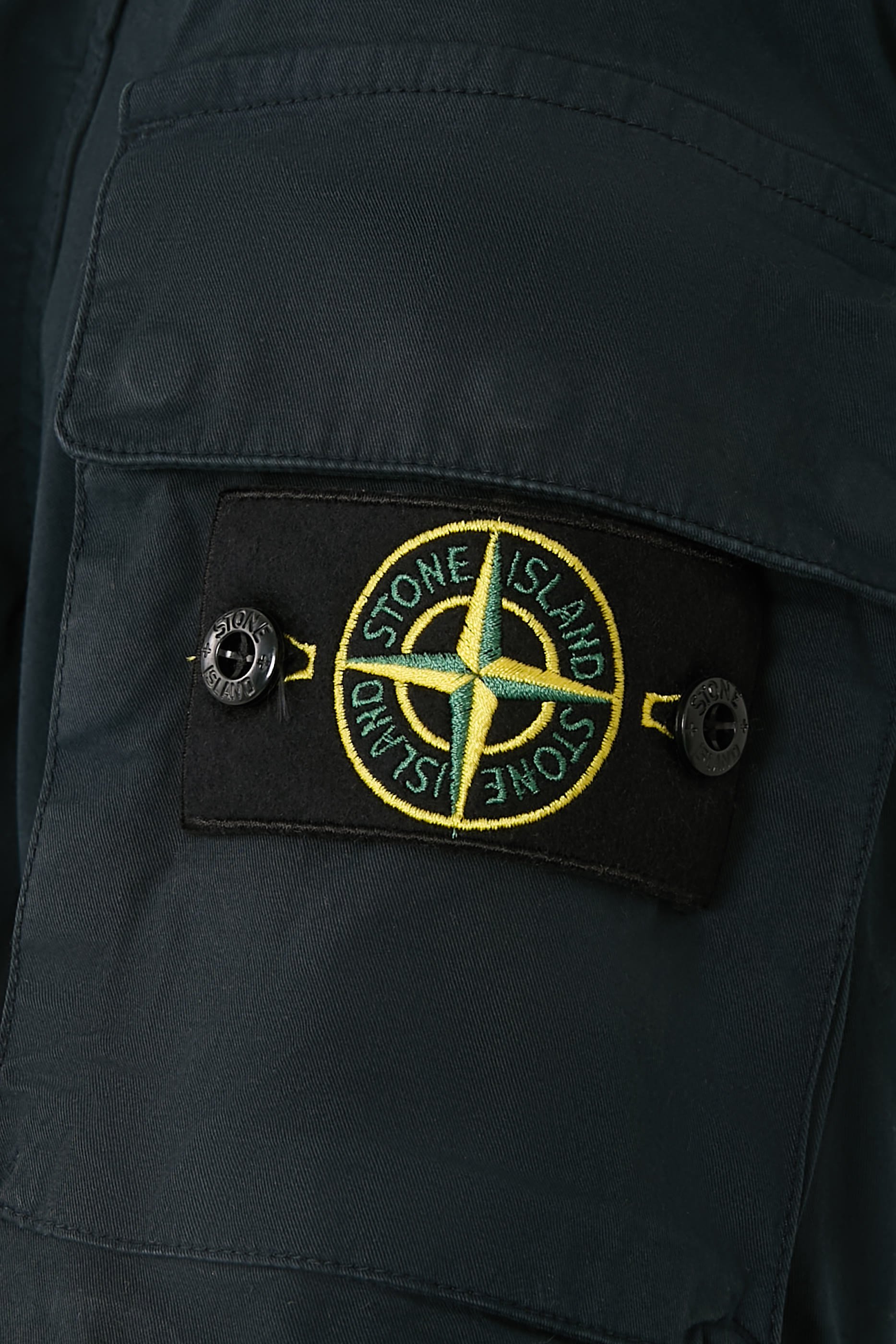 قميص بأكمام قصيرة