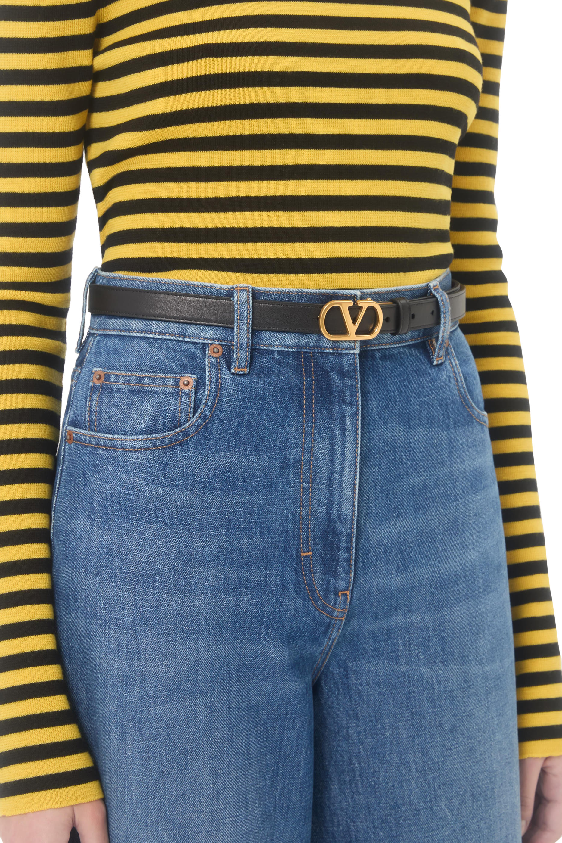 حزام بوجهين وإبزيم بتصميم شعار الماركة