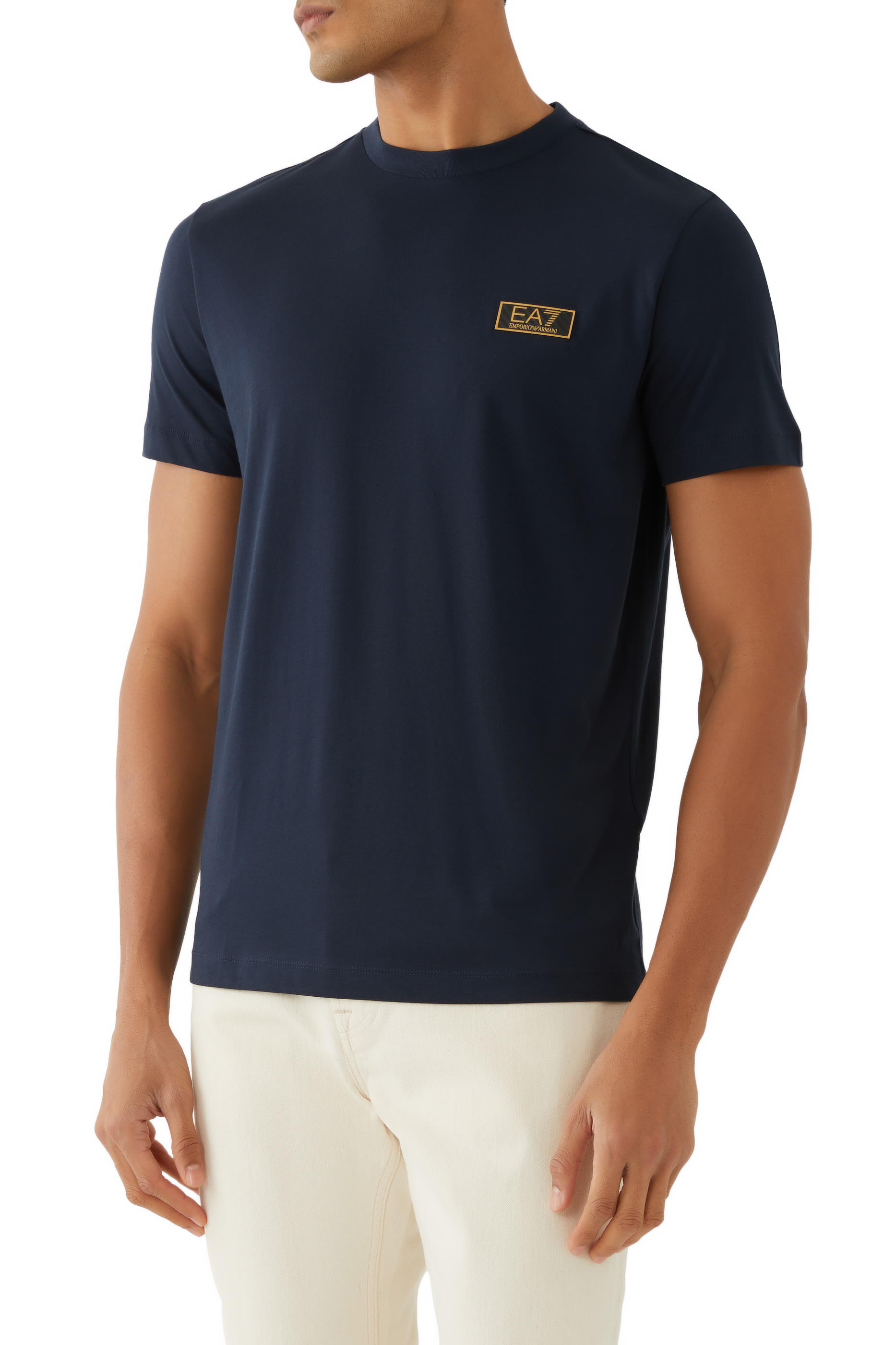 تيشيرت بشعار الماركة بحجم صغير