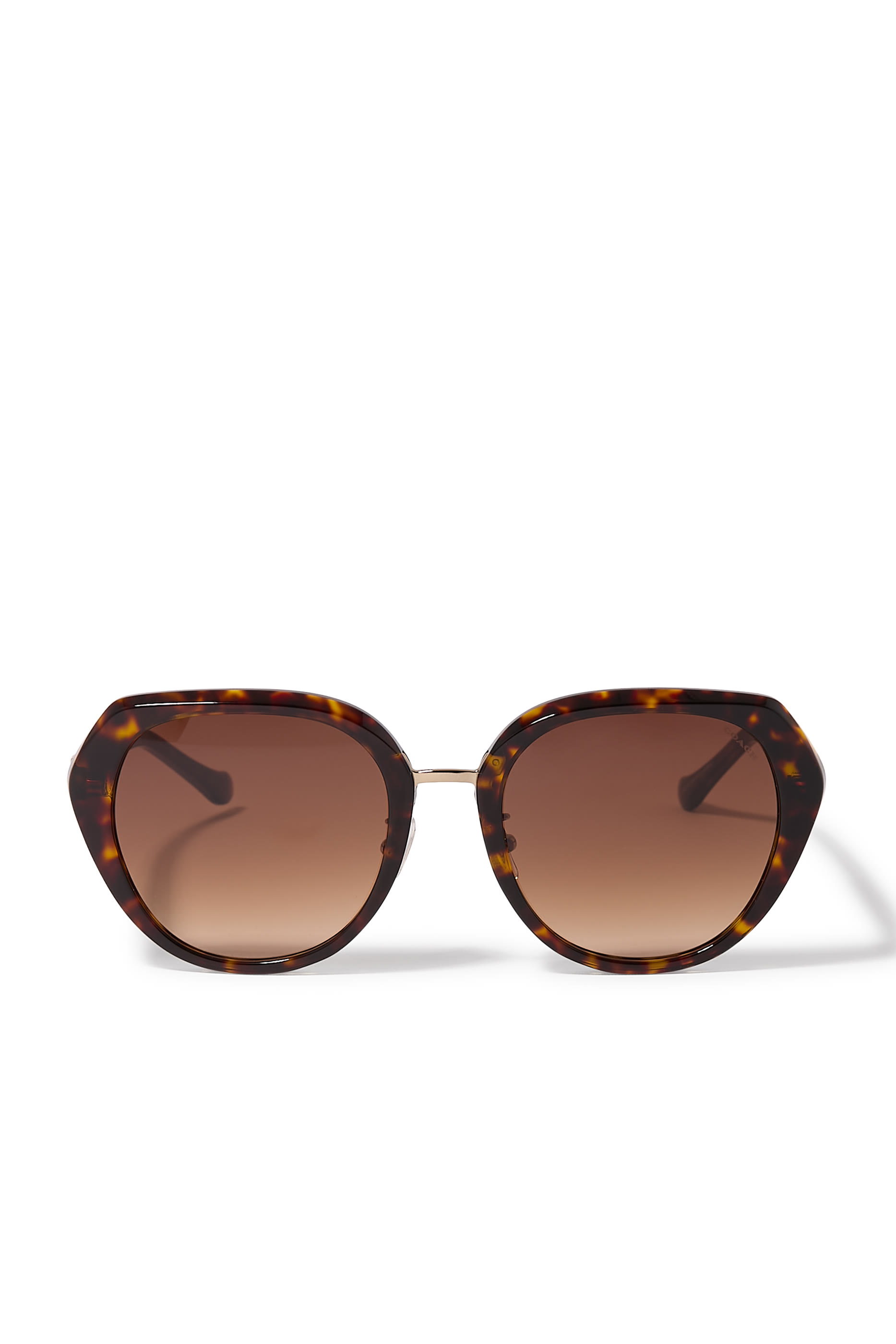  نظارة شمسية بإطار عين القطة عريض وأذرع رفيعة مزينة بشعار C