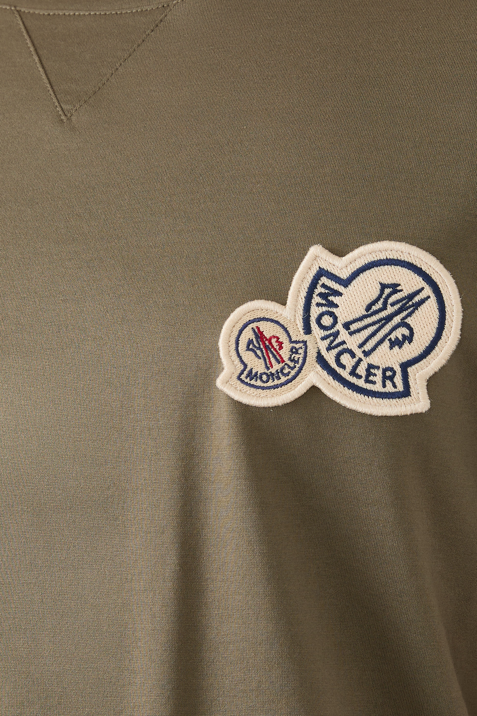 تيشيرت برقعة مزدوجة بشعار الماركة قطن