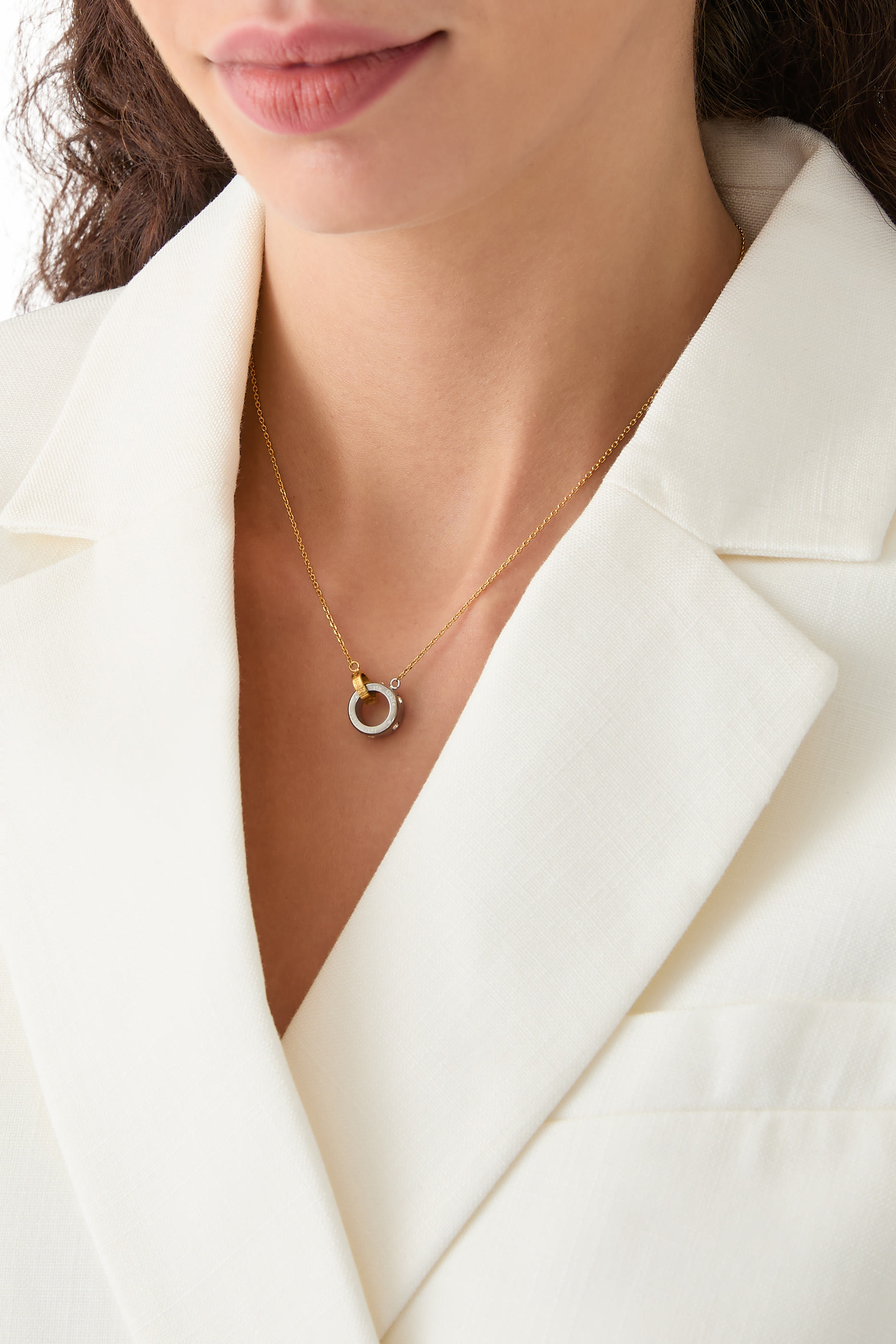 قلادة ست ان ستون بحلية بتصميم حلقات متشابكة