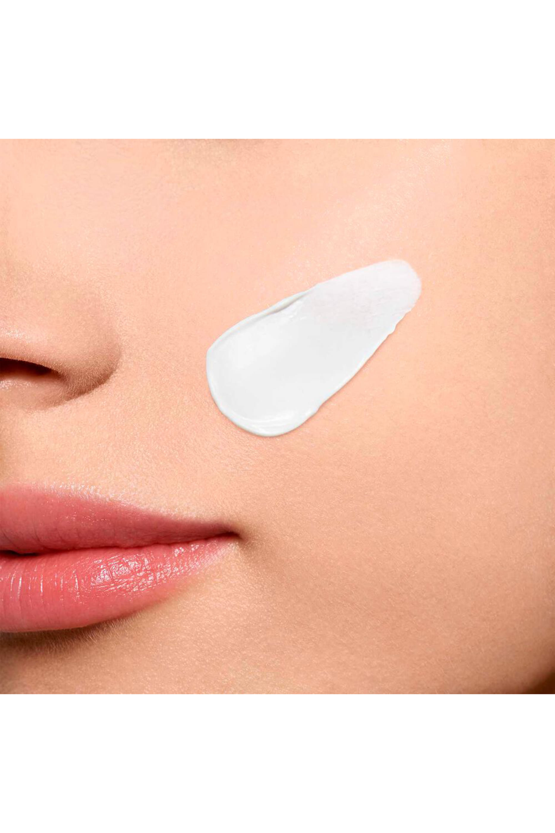 كريم هيدرا إيسنشل [HA&sup2;] بعامل حماية SPF15