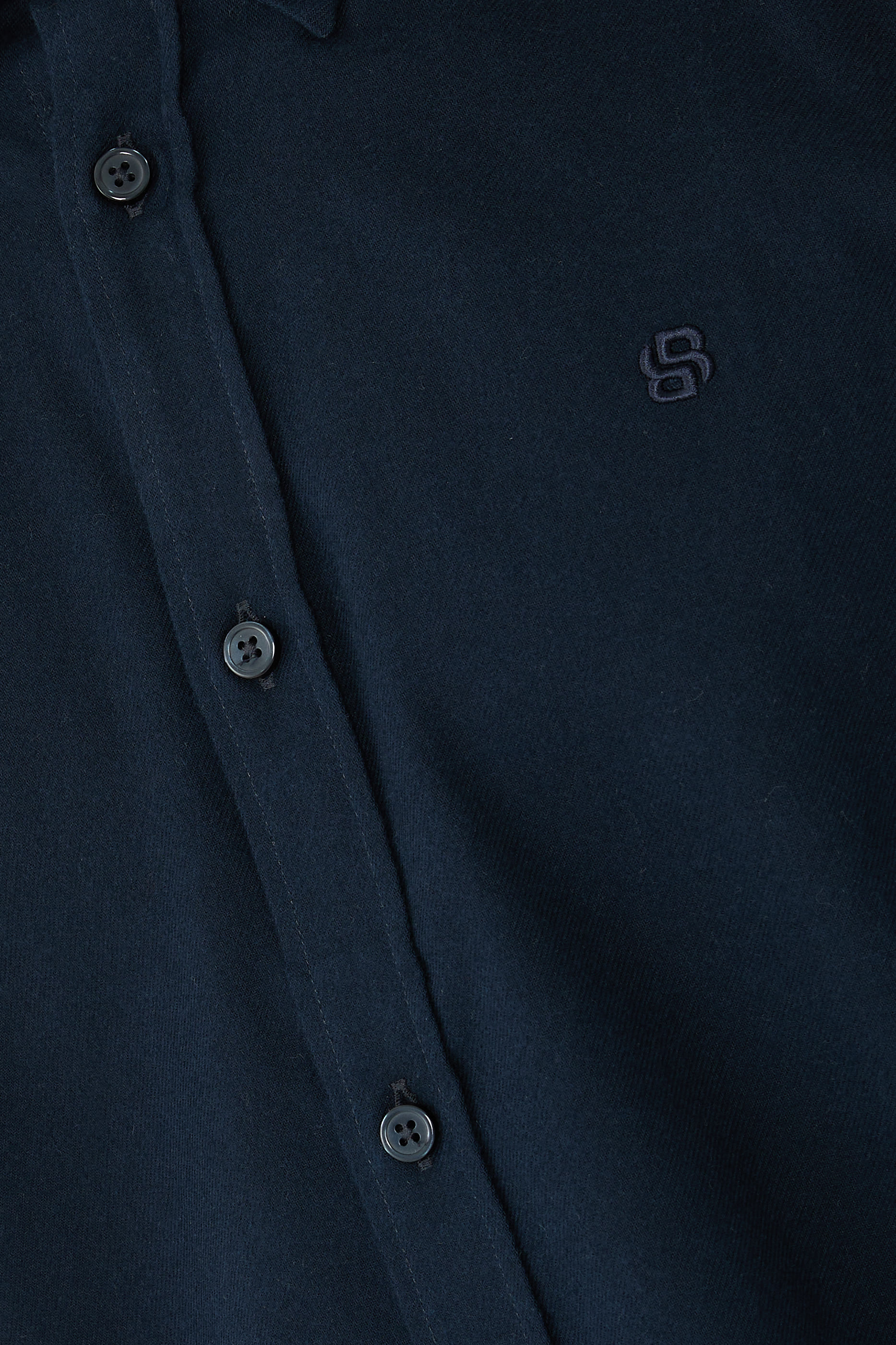 قميص اتش-رون بقصة ضيقة