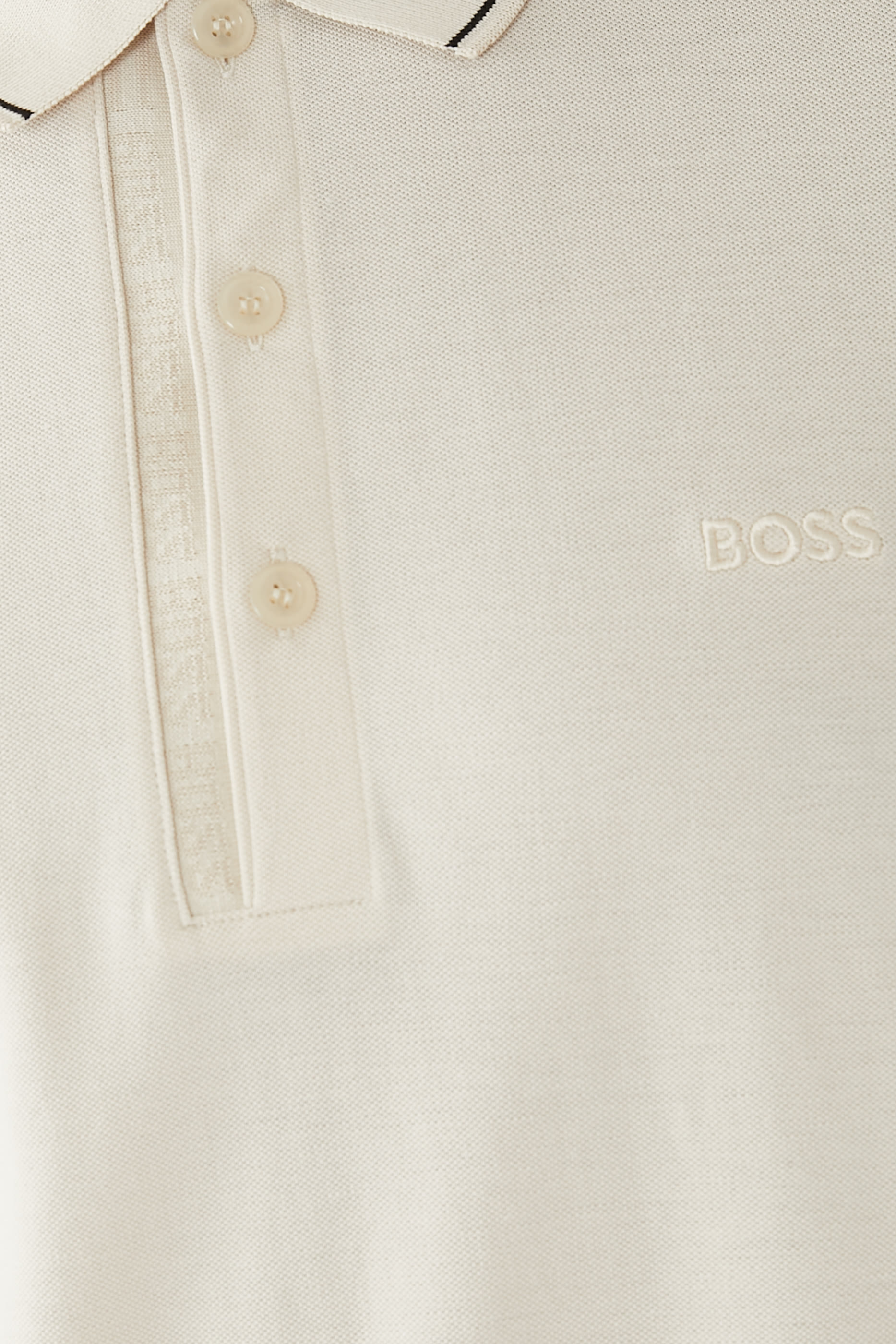 تيشيرت بقصة ضيقة بشعار الماركة بنفس اللون