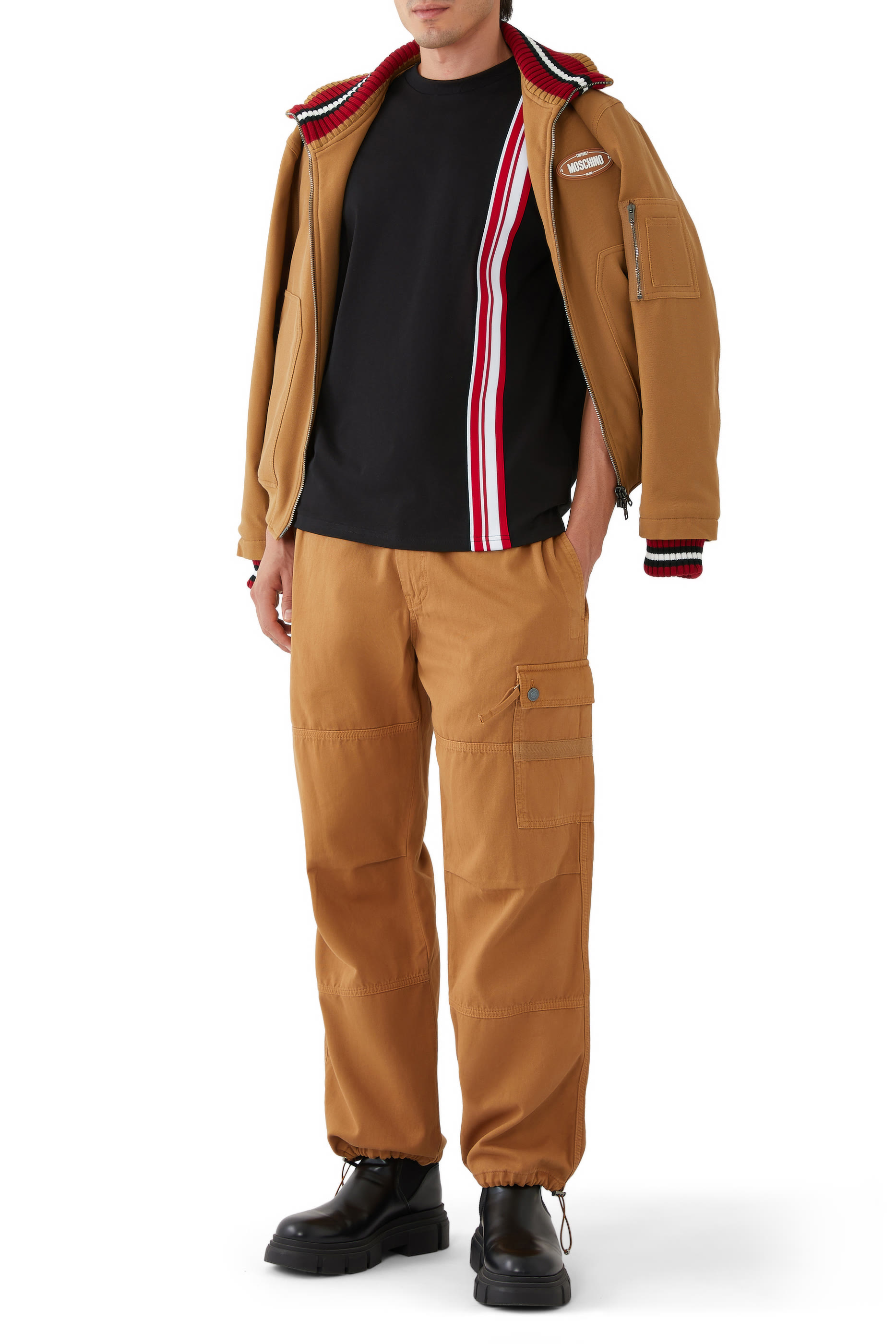 تيشيرت برقعة بشعار الماركة بتصميم بيضاوي