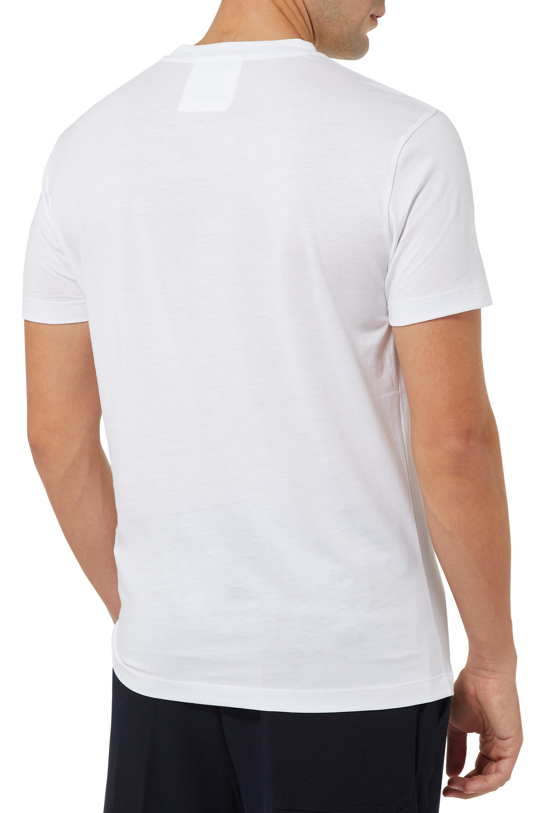 تي شيرت بشعار الماركة كبير الحجم