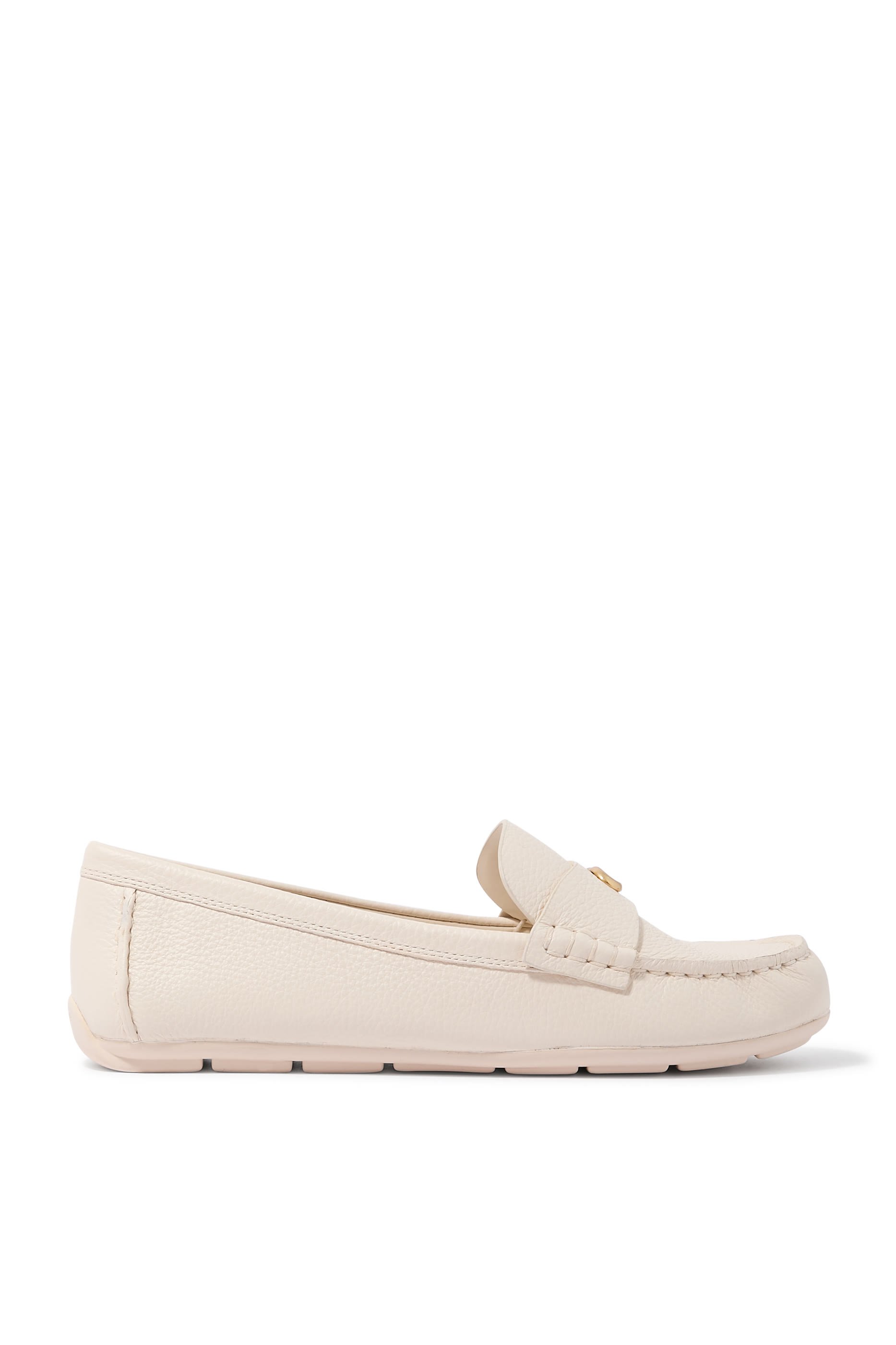 حذاء درايفر مزين بحلية شعار الماركة