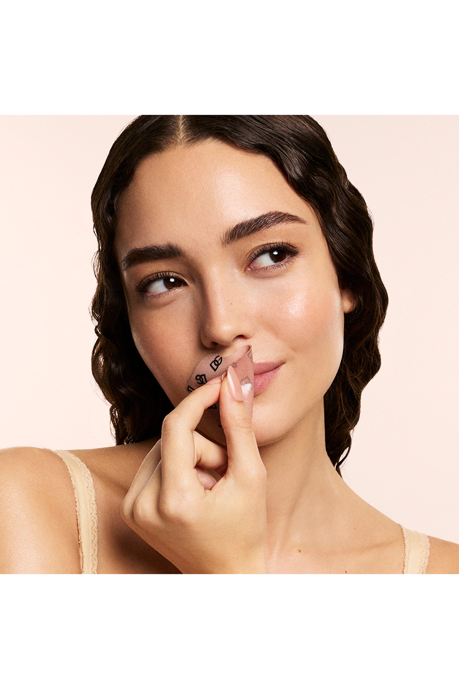 لصقات شفاه نوري-كيس بيتال