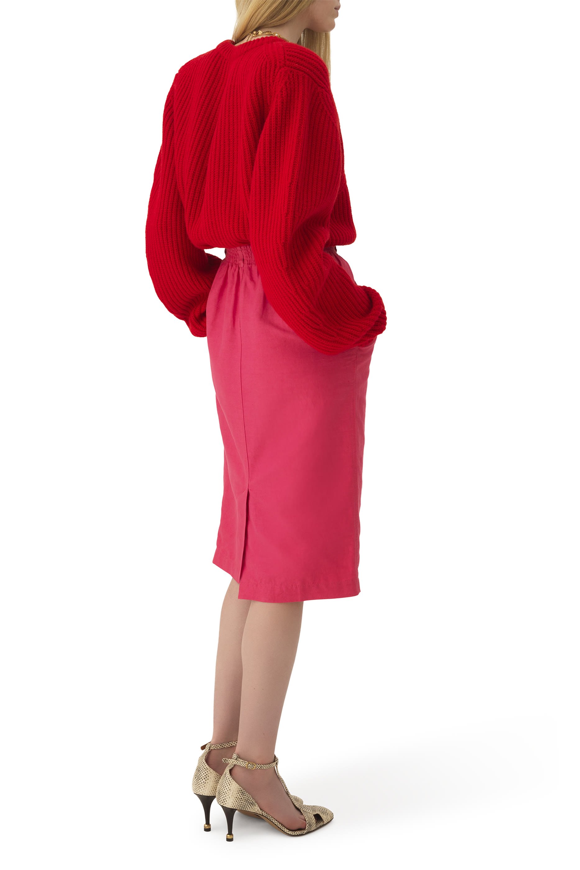 تنورة بقصة مستقيمة متوسطة الطول بجيوب جانبية