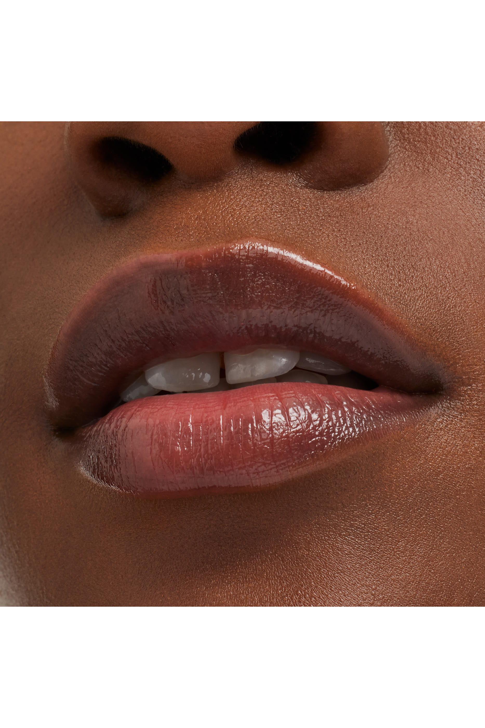 مرطب شفاه جلو بلاي