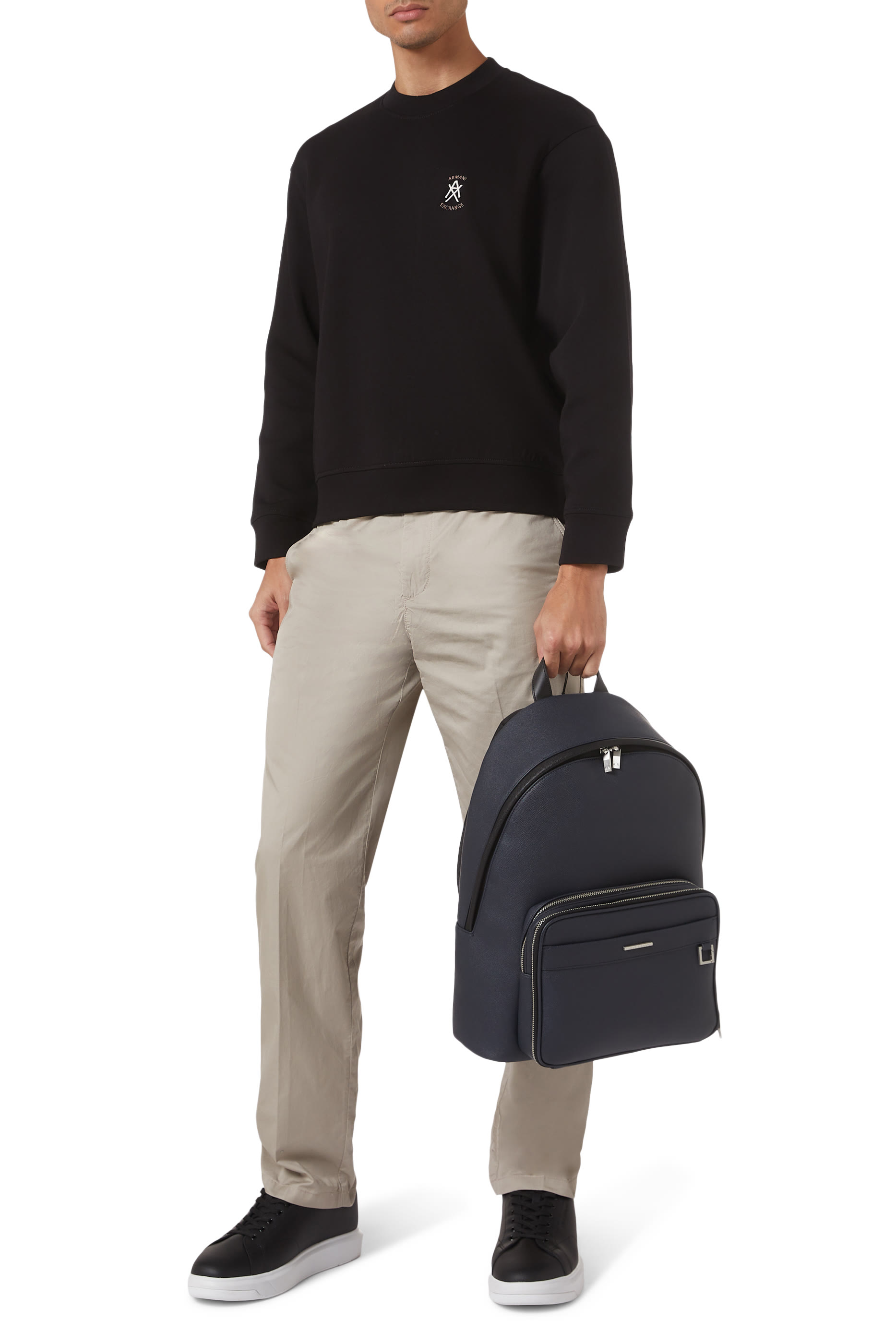 حقيبة ظهر مزينة بشعار الماركة قماش معالج