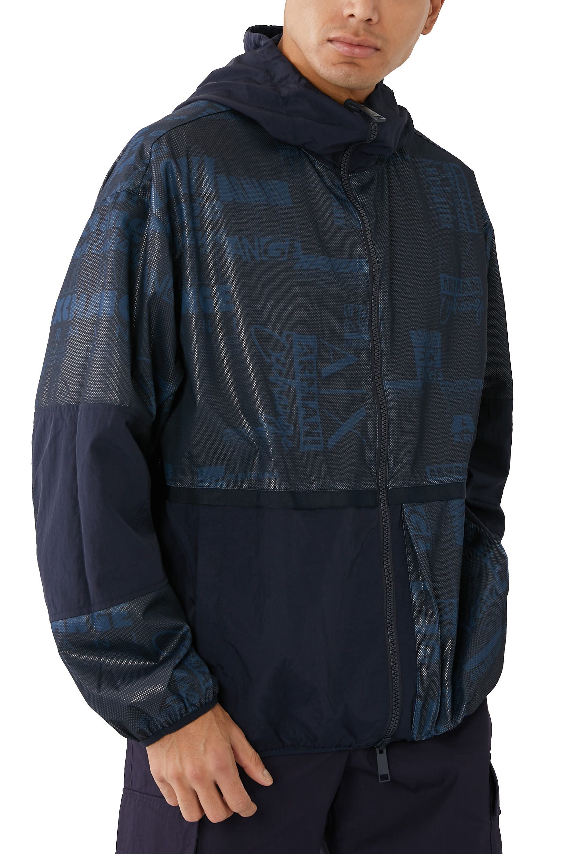 جاكيت ديجيتل ديزرت بتصميم وجهين وشعار الماركة