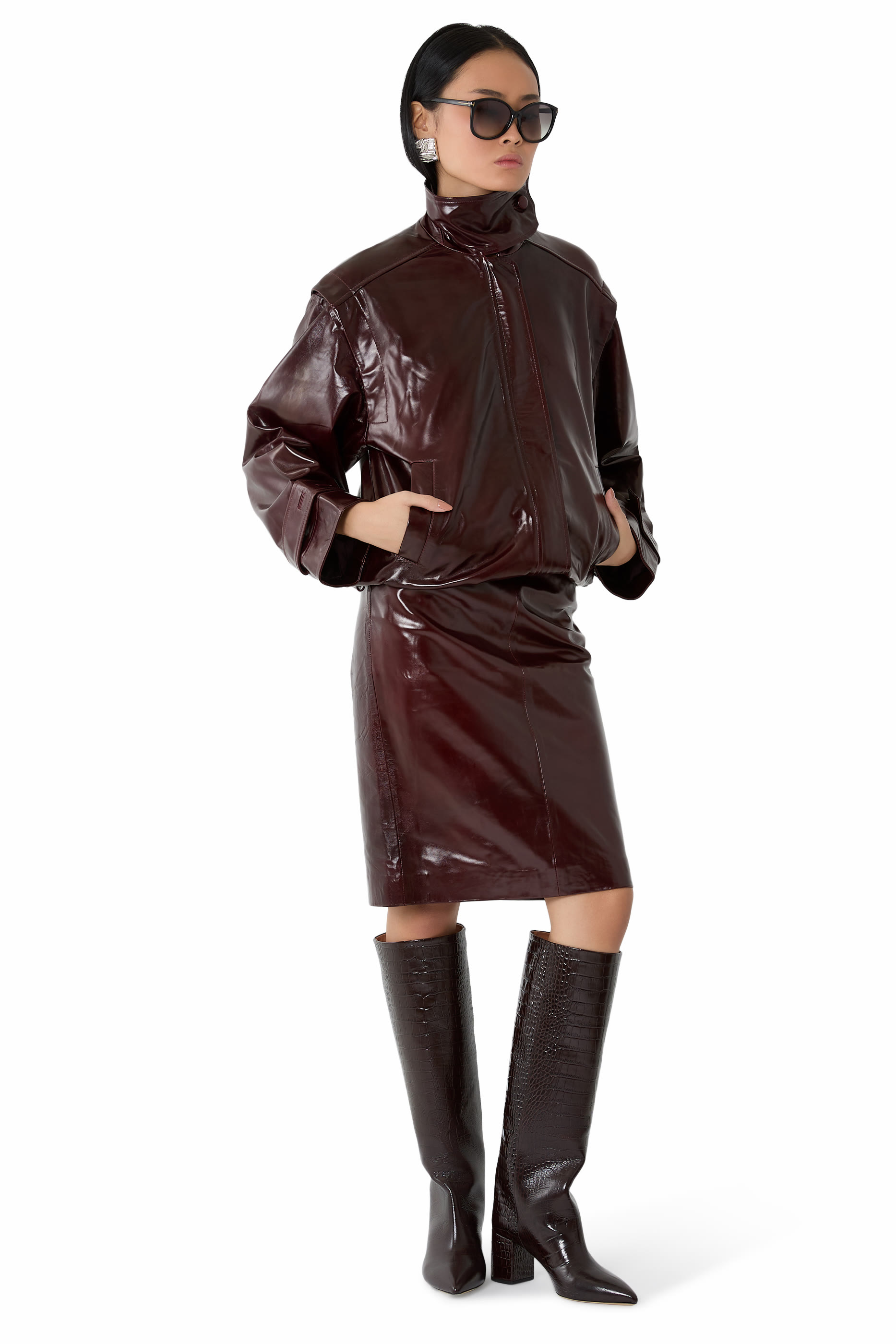 تنورة متوسطة الطول جلد