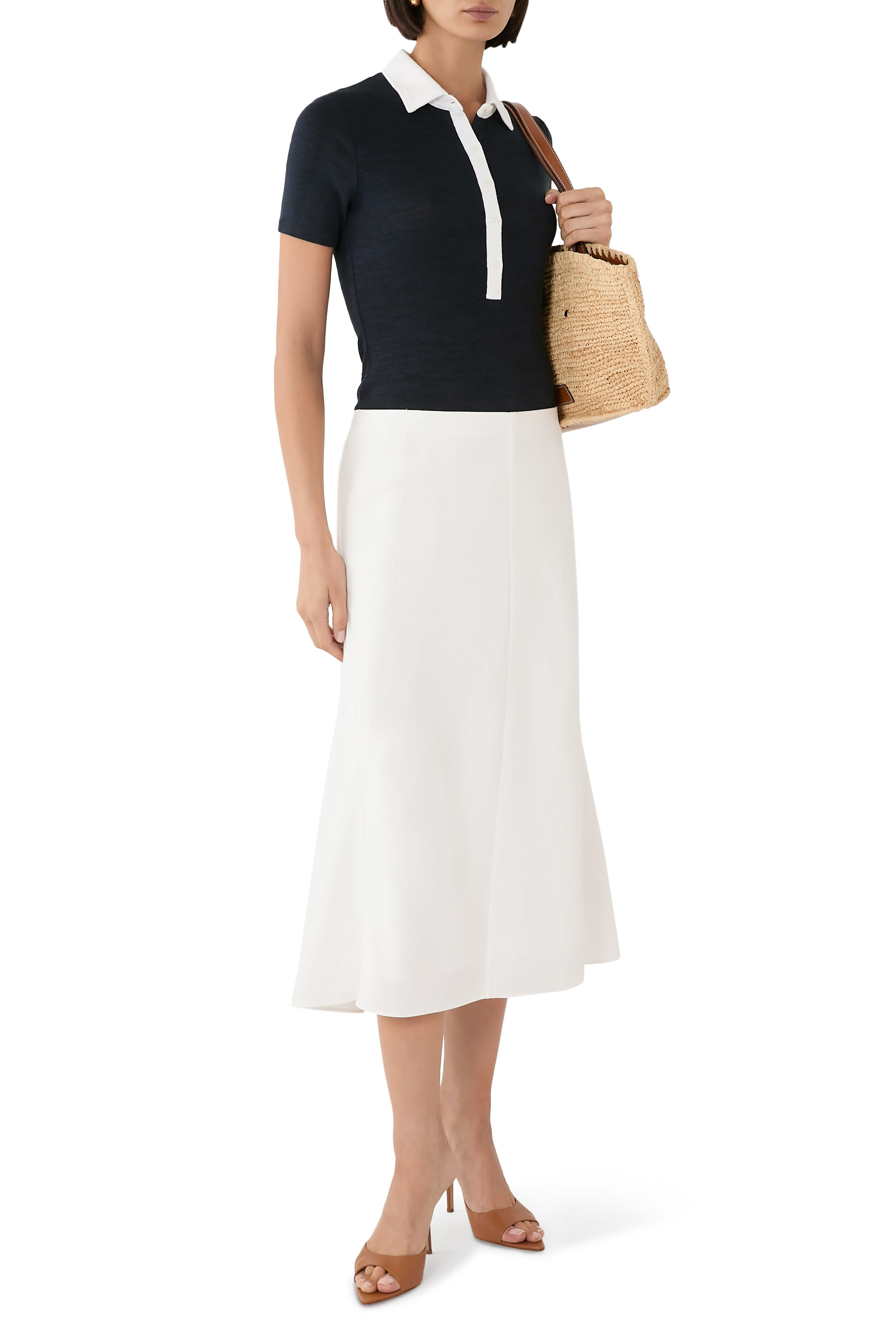 تنورة بقصة واسعة مائلة