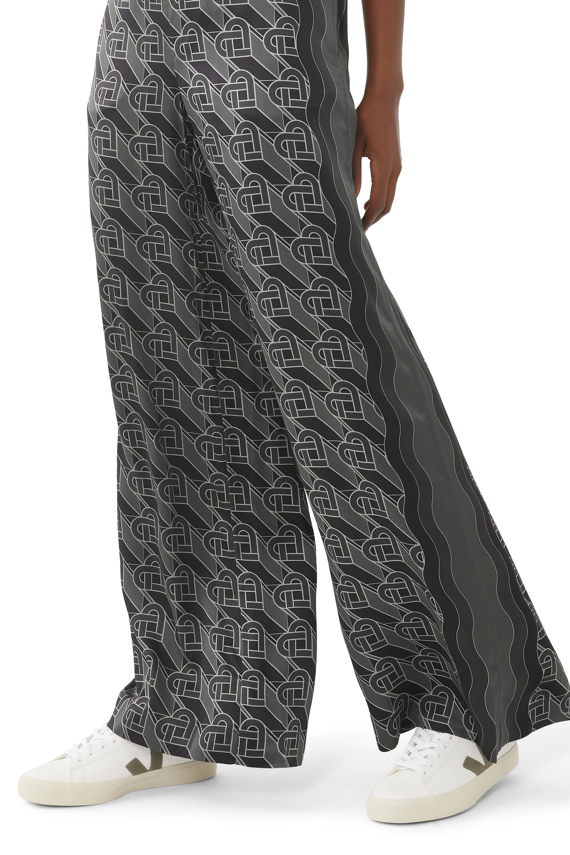 سنيكرز كامبو جلد خالي من الكروم