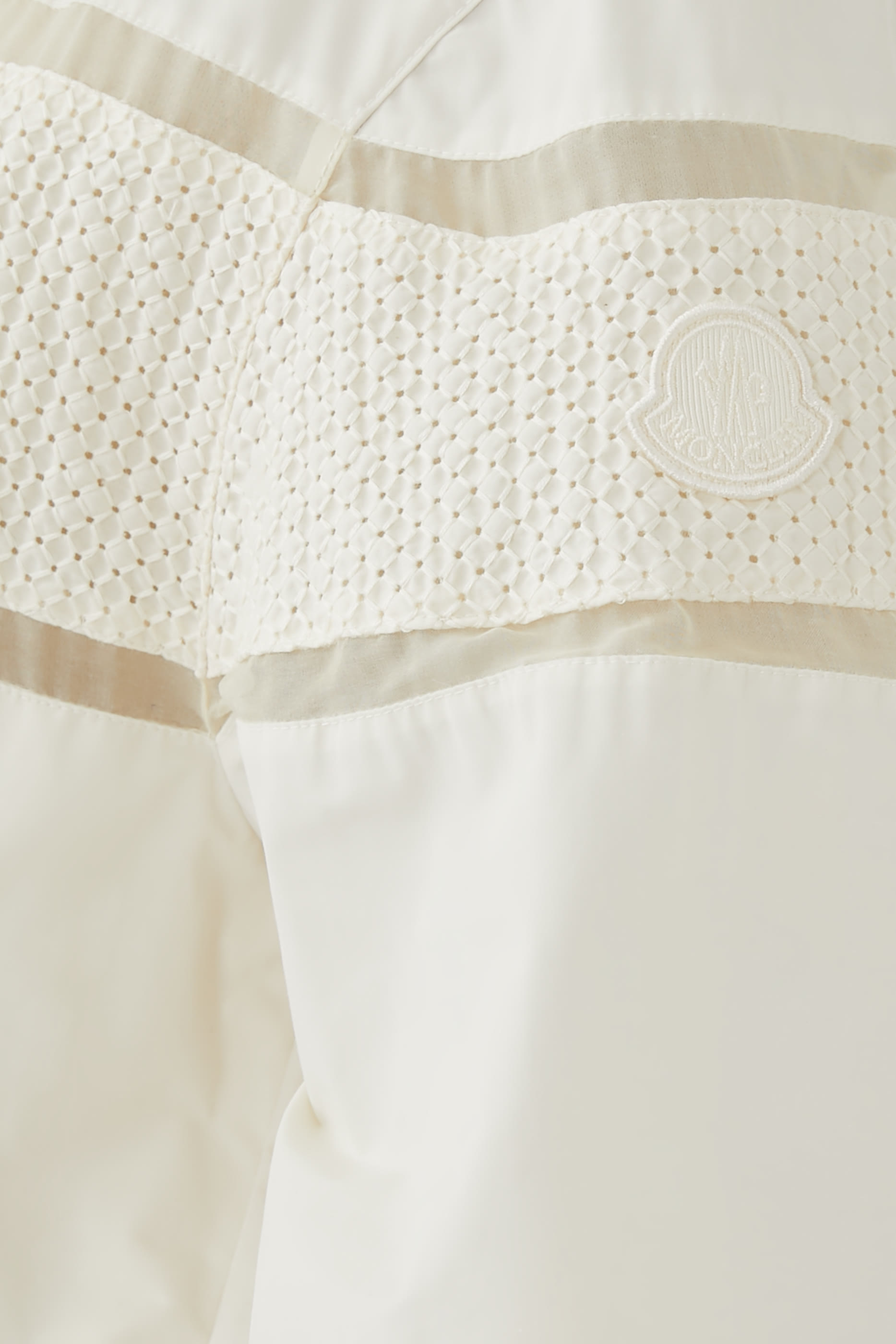 جاكيت كليسون بغطاء رأس وتطريز