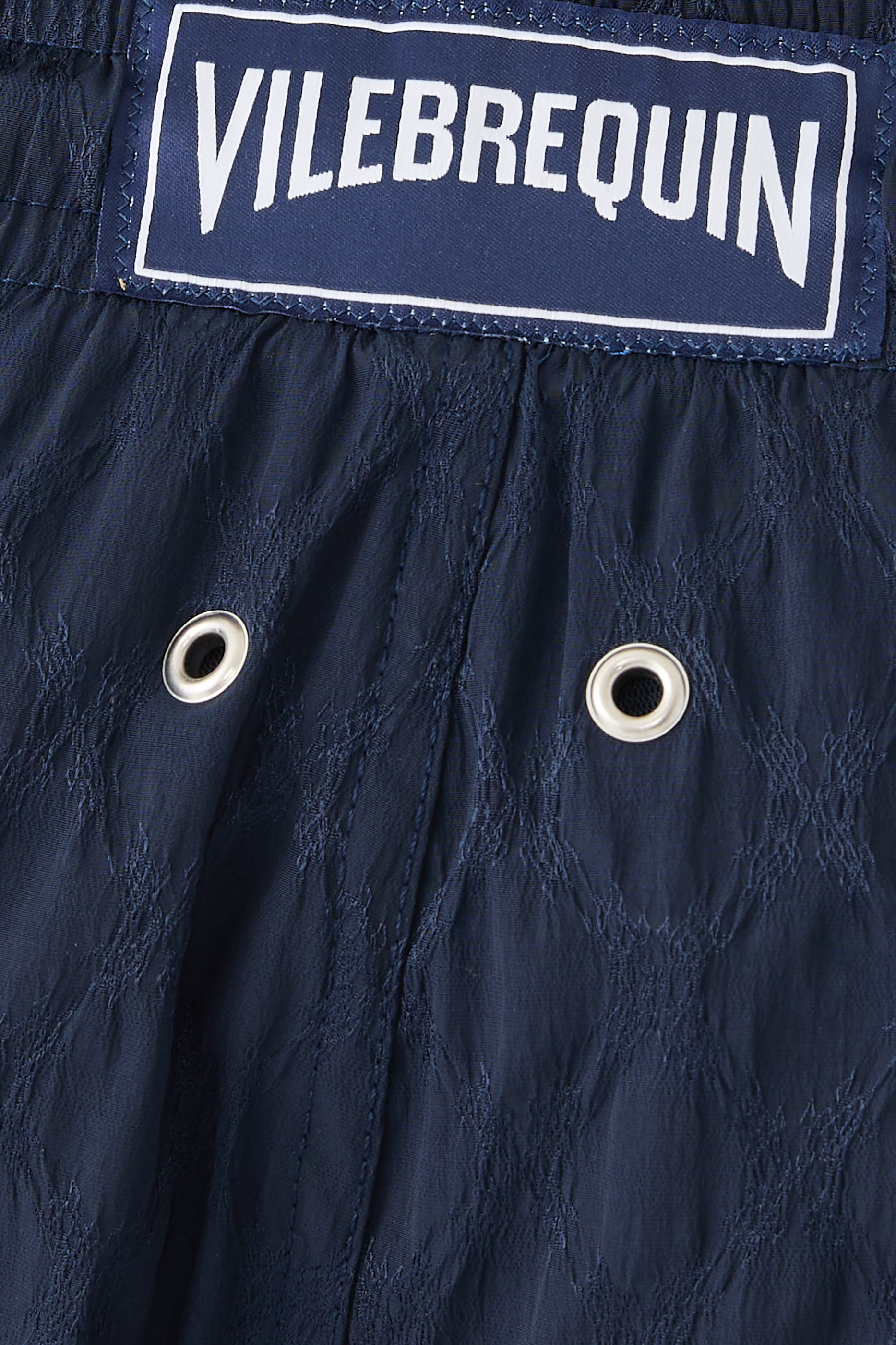 شورت سباحة بنقشة سلحفاة وحروف شعار الماركة