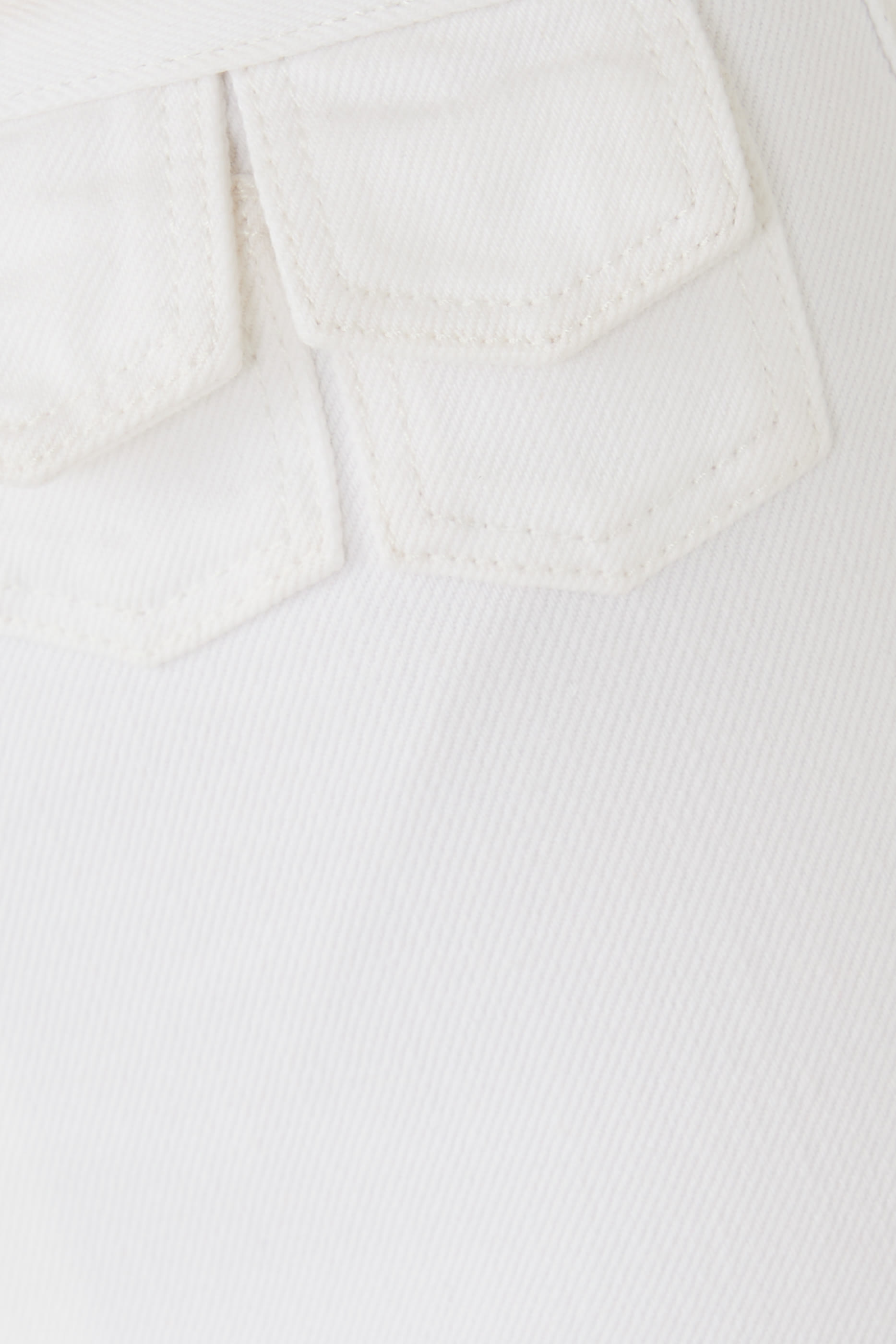 بنطال جينز بقصة واسعة بخصر مرتفع