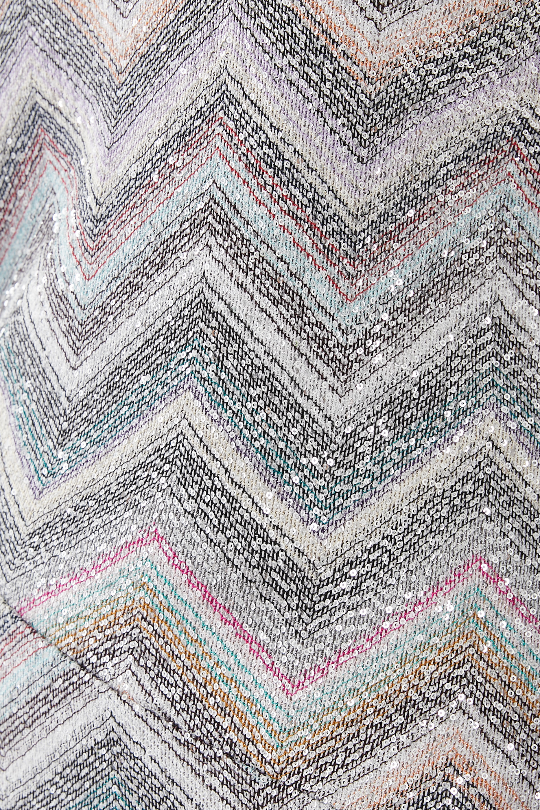 فستان طويل مطرز  بالترتر