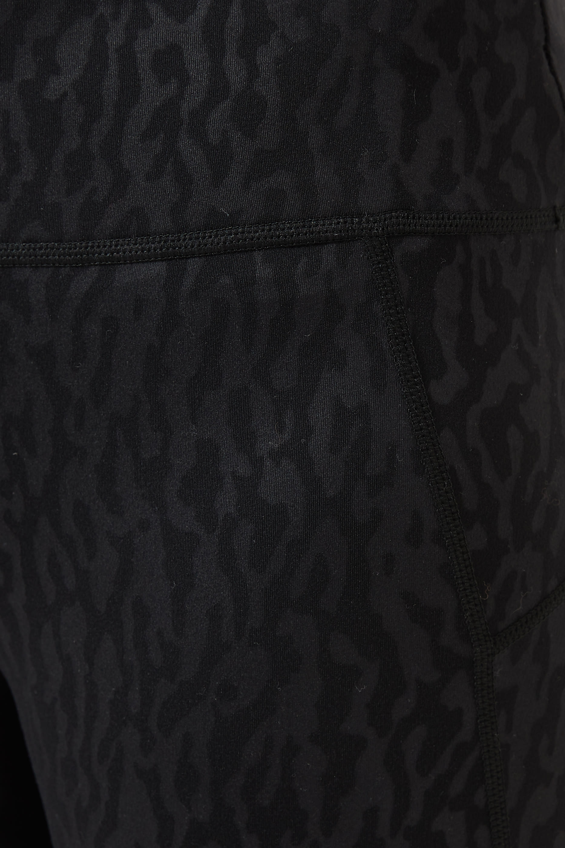 لغينغز أول داي بنقشة