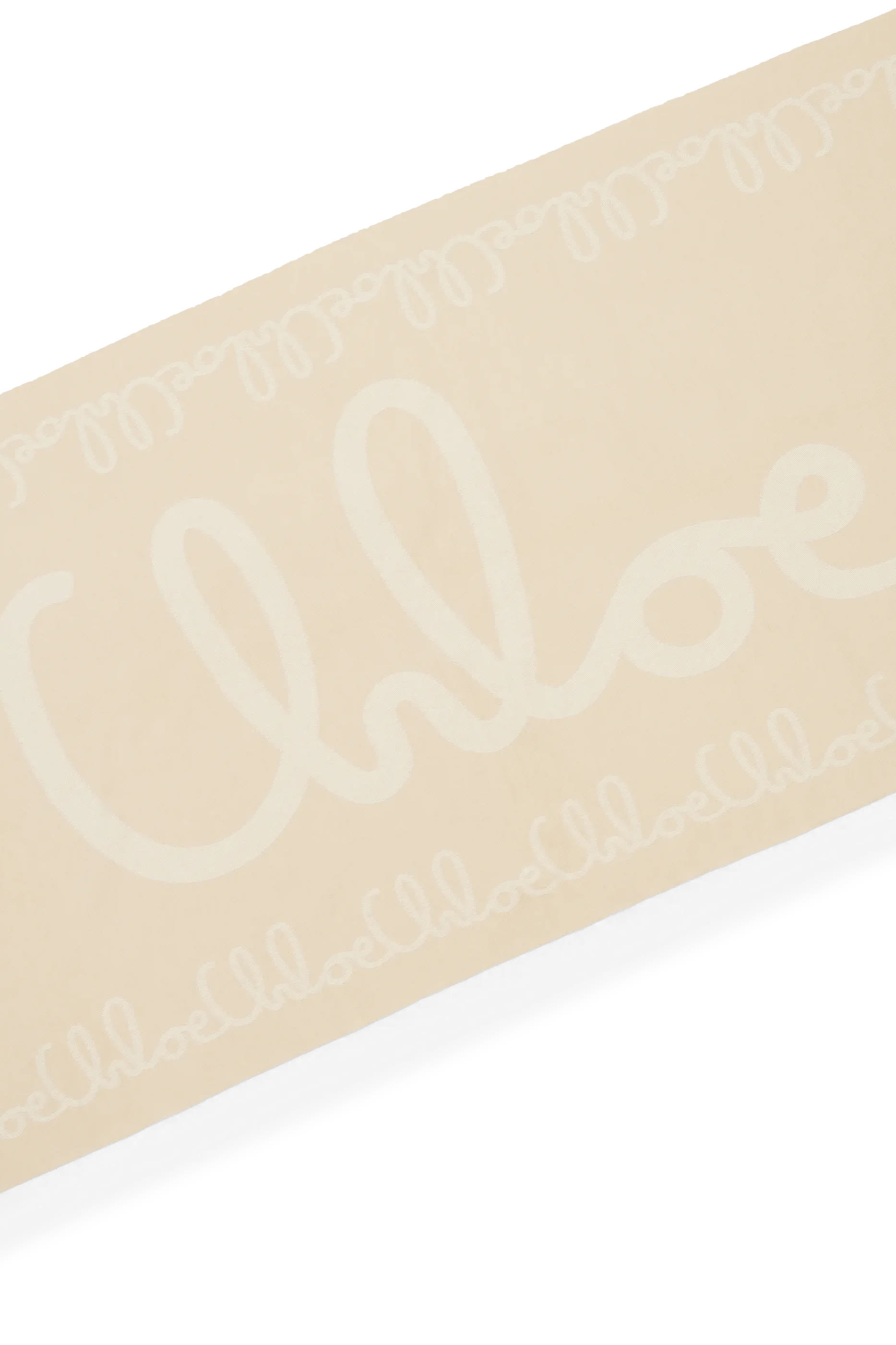 وشاح بشعار الماركة صوف جاكار