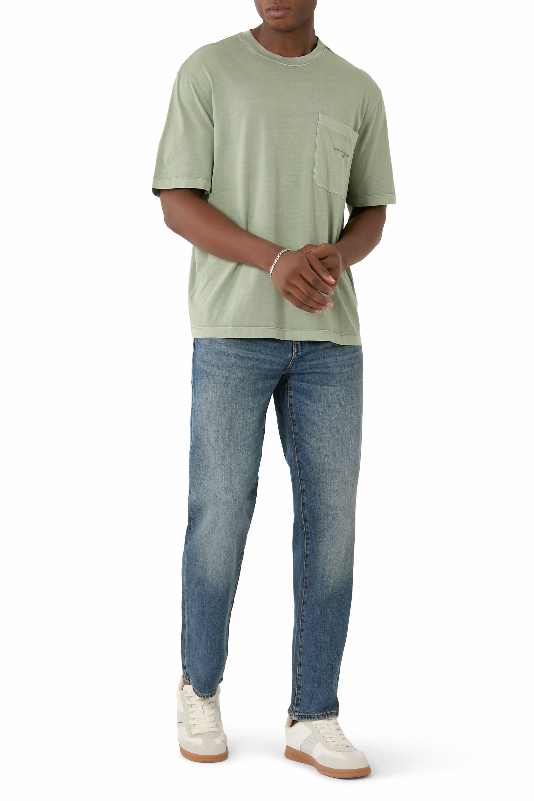 بنطال بقصة ضيقة وخمس جيوب دنيم