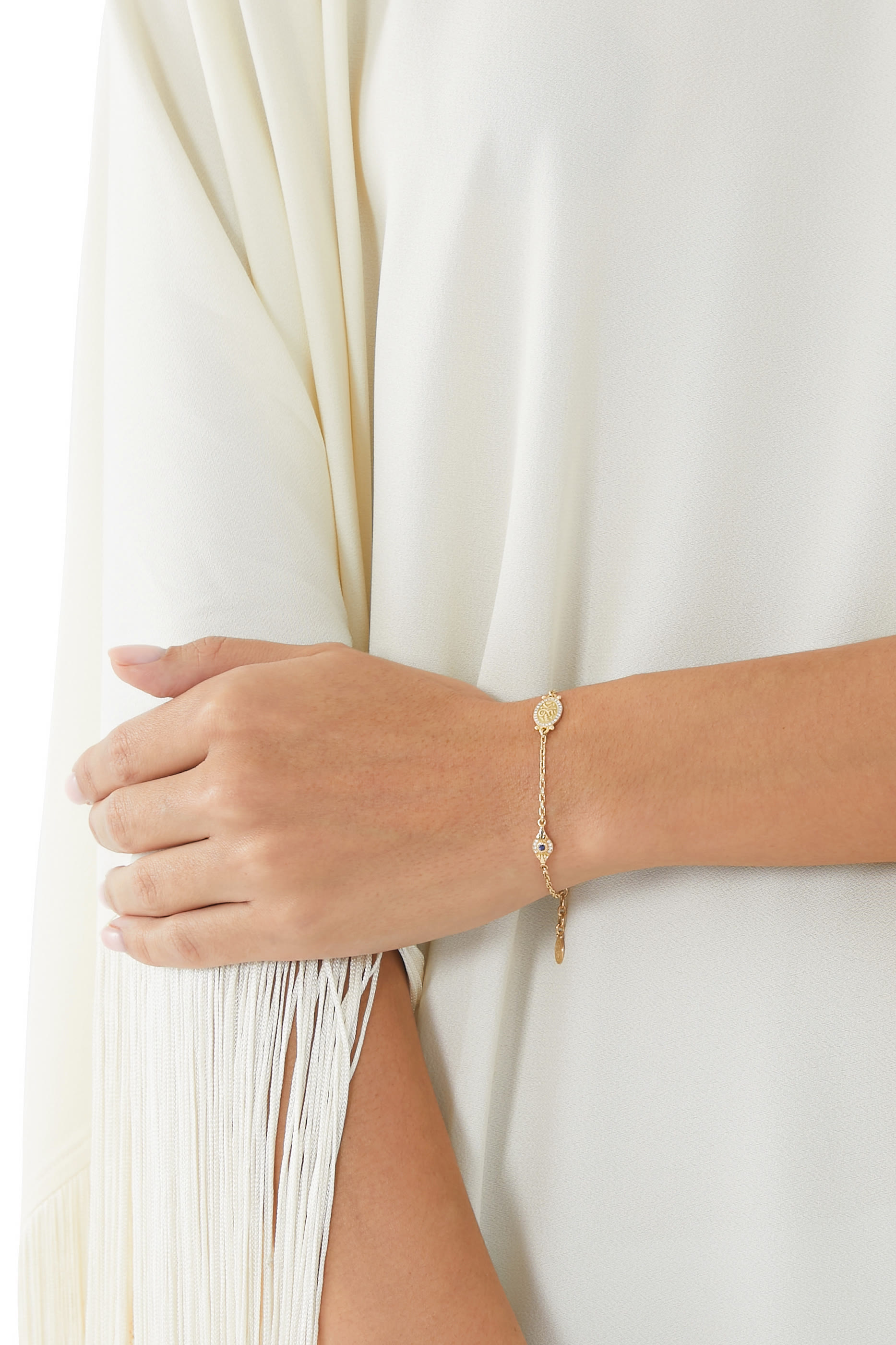 سوار بنقشة كلمة سعادة مرصع بالياقوت والماس